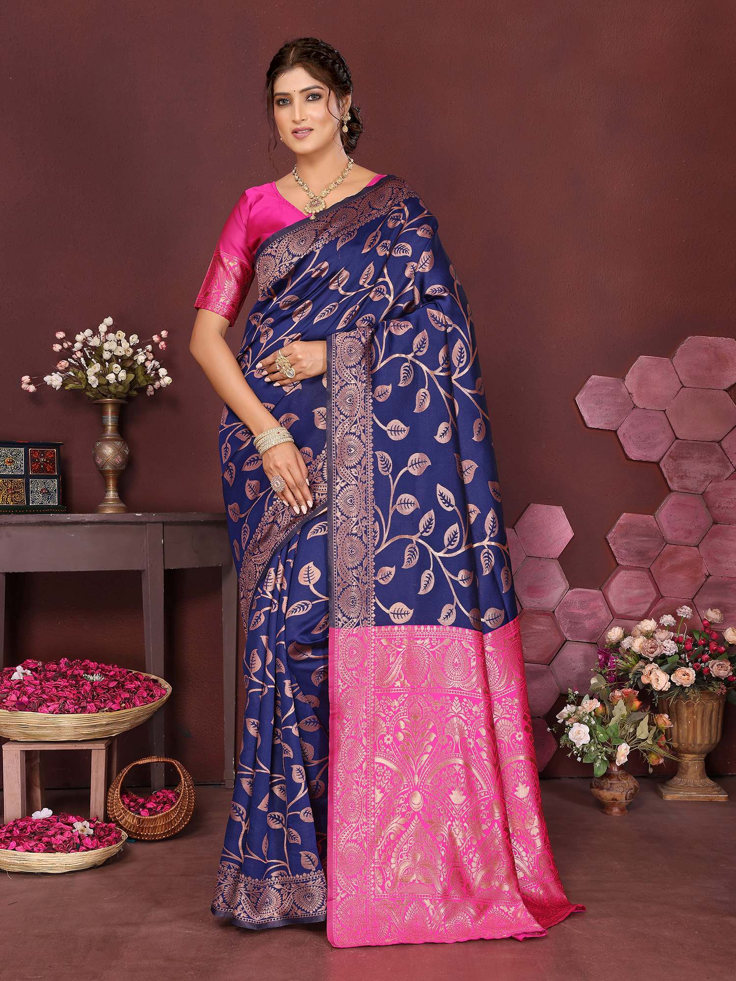 Varanga Women Banarasi Saree With Blouse Piece