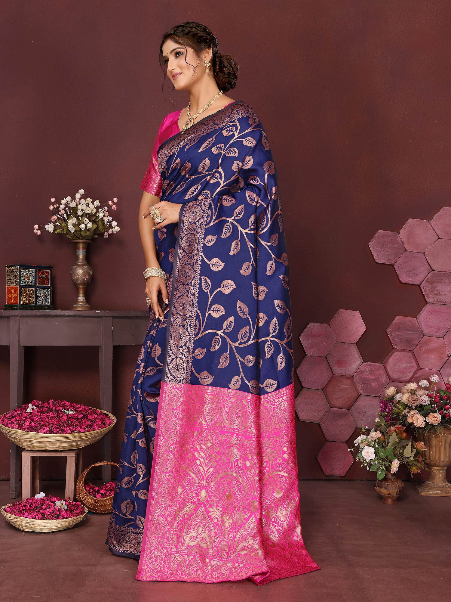 Varanga Women Banarasi Saree With Blouse Piece