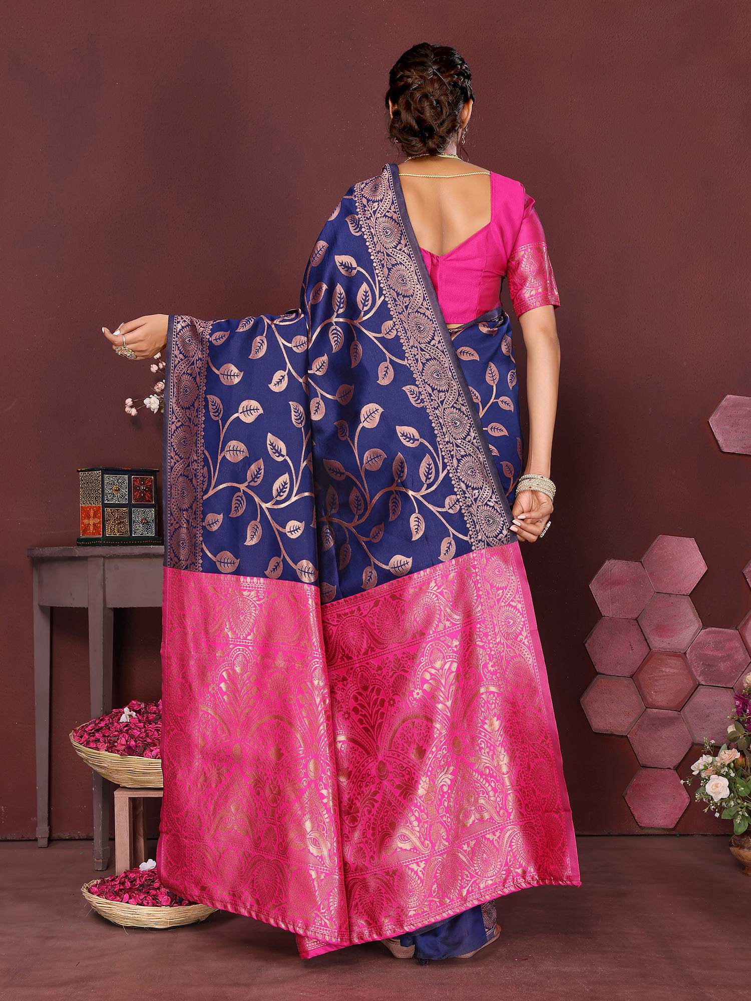 Varanga Women Banarasi Saree With Blouse Piece