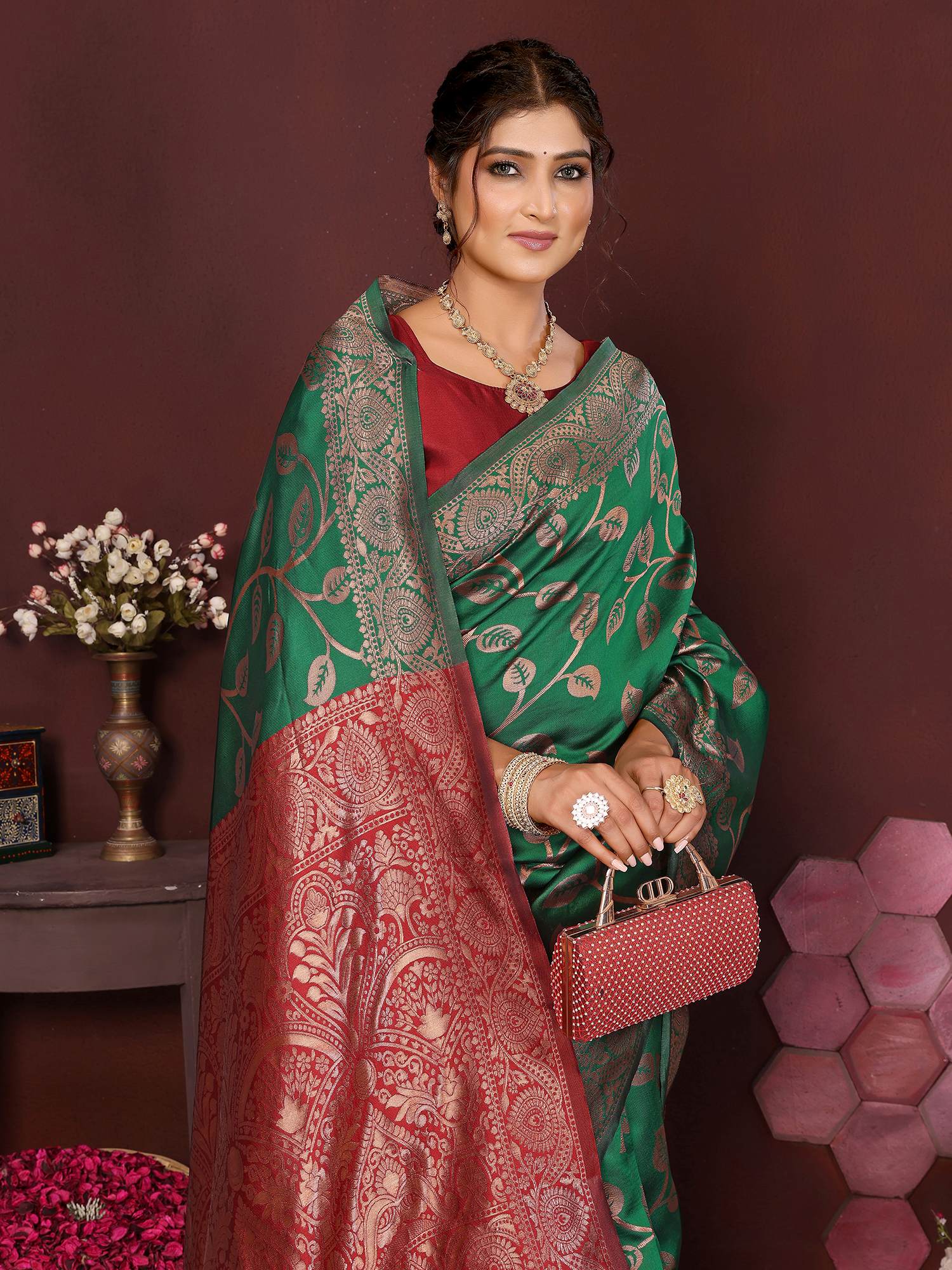 Varanga Women Banarasi Saree With Blouse Piece