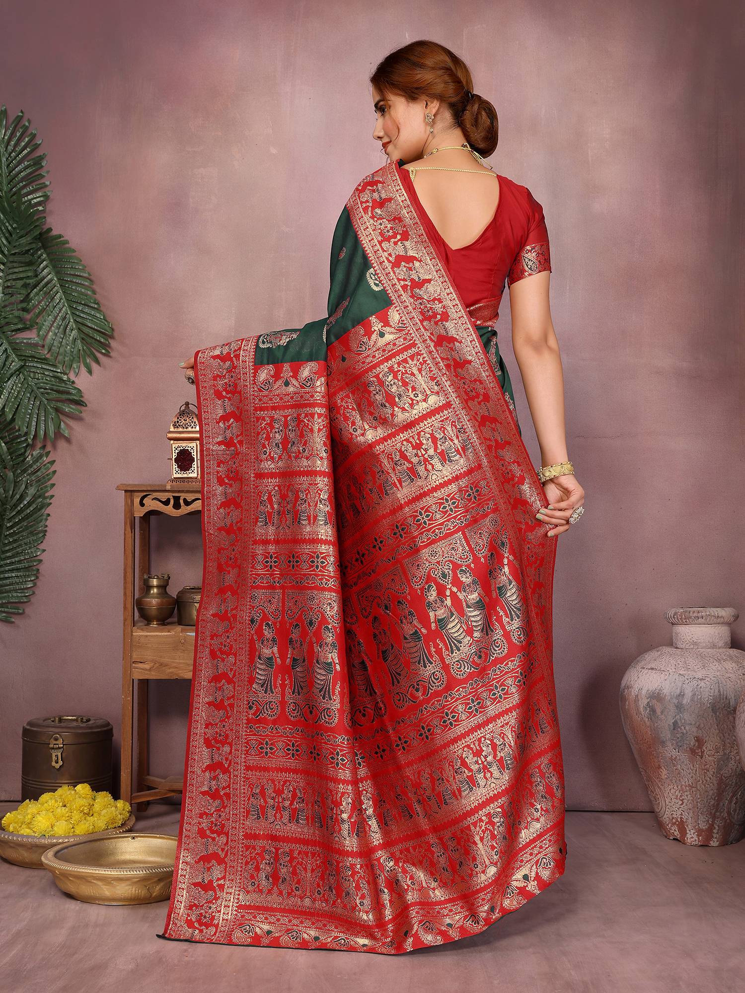 Varanga Women Banarasi Saree With Blouse Piece