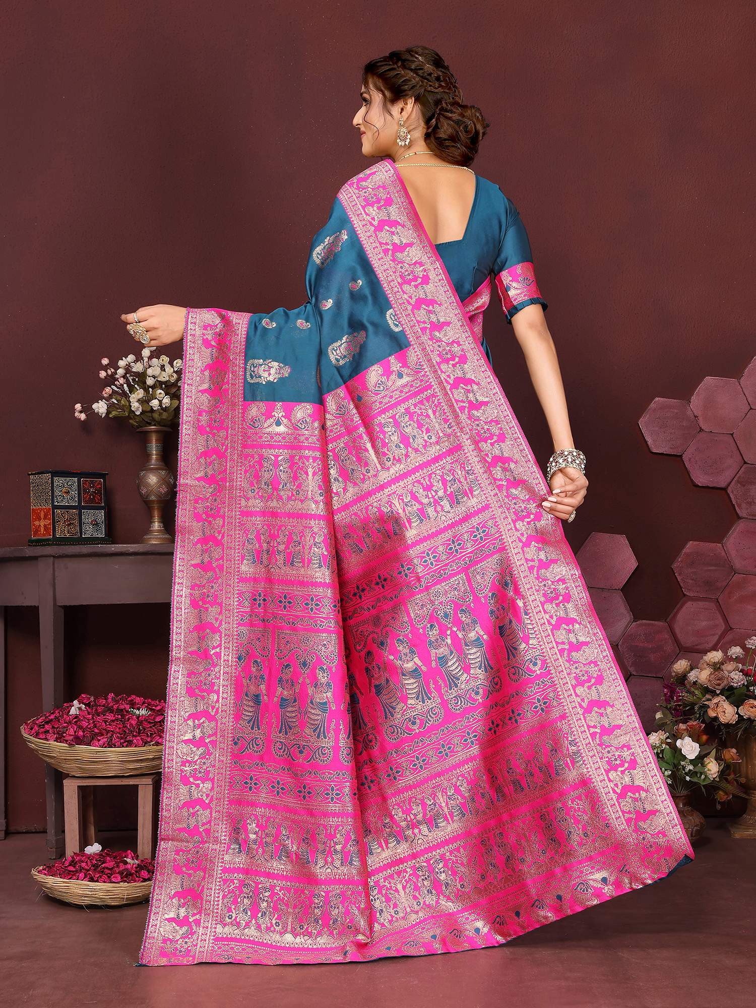 Varanga Women Banarasi Saree With Blouse Piece