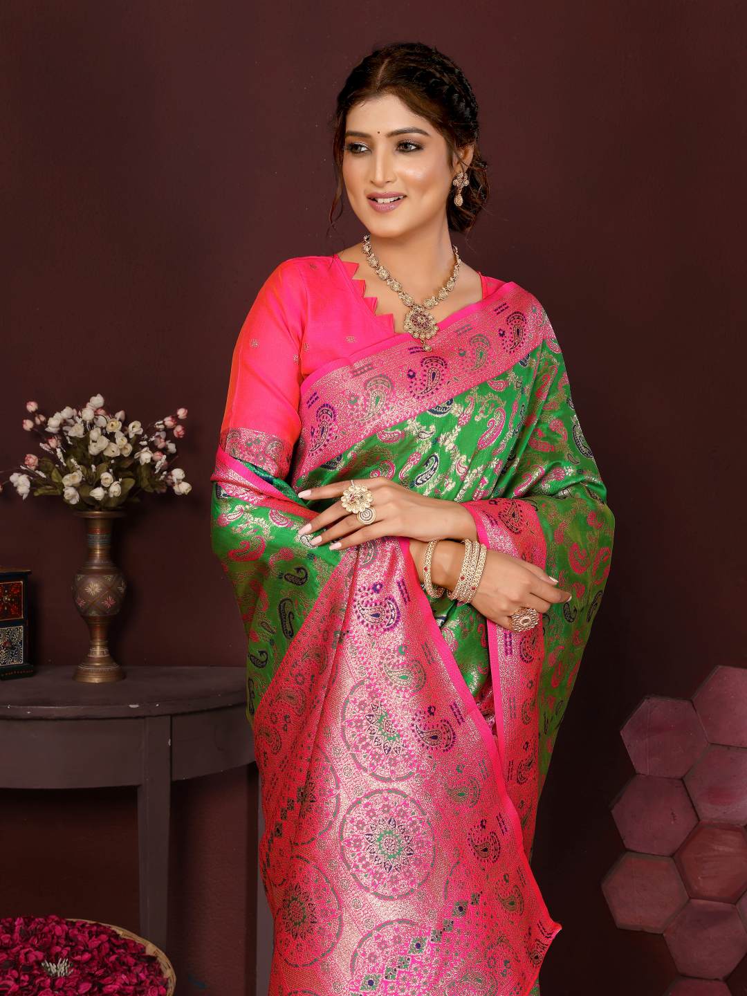 Varanga Women Banarasi Saree With Blouse Piece