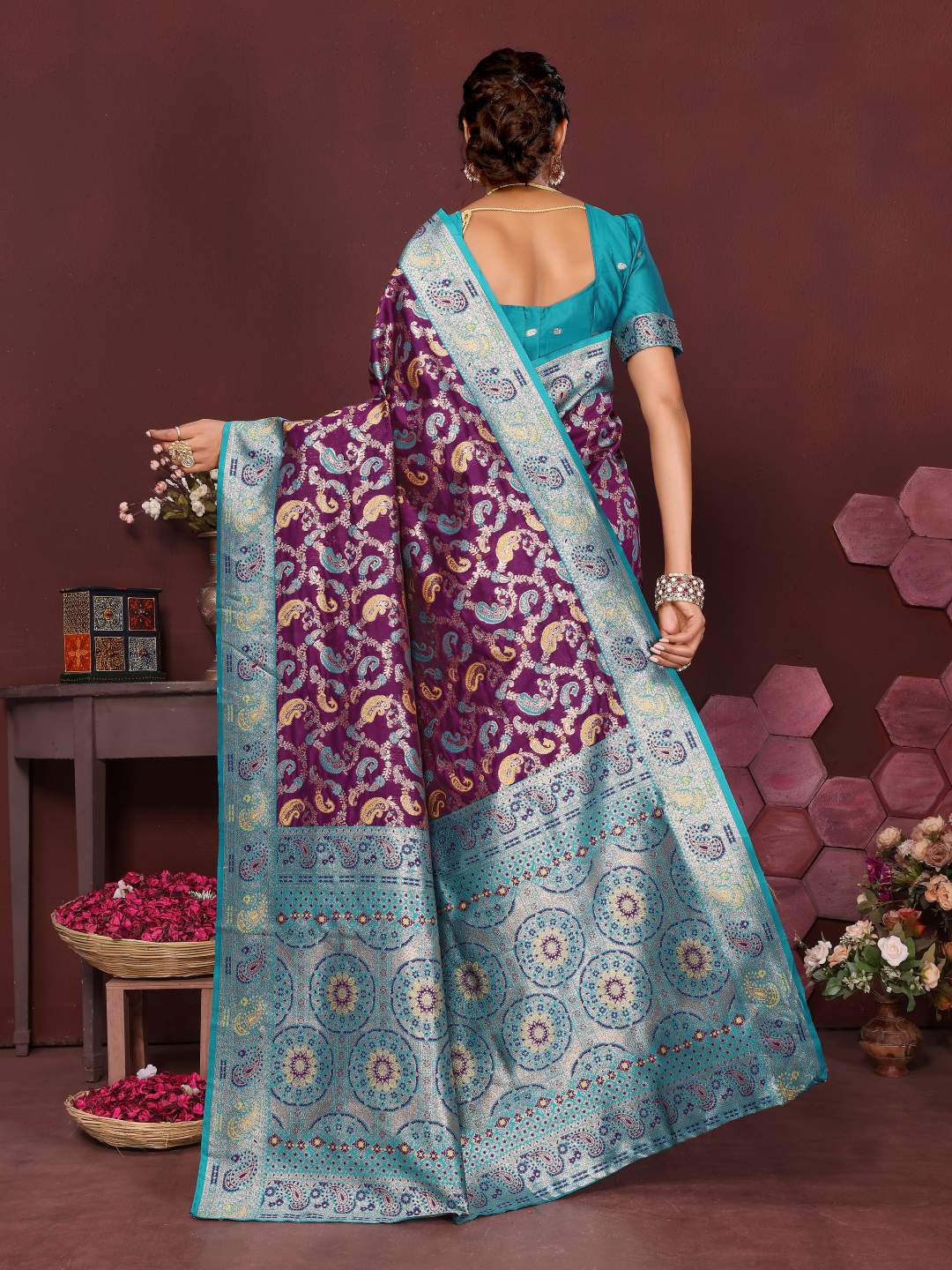 Varanga Women Banarasi Saree With Blouse Piece