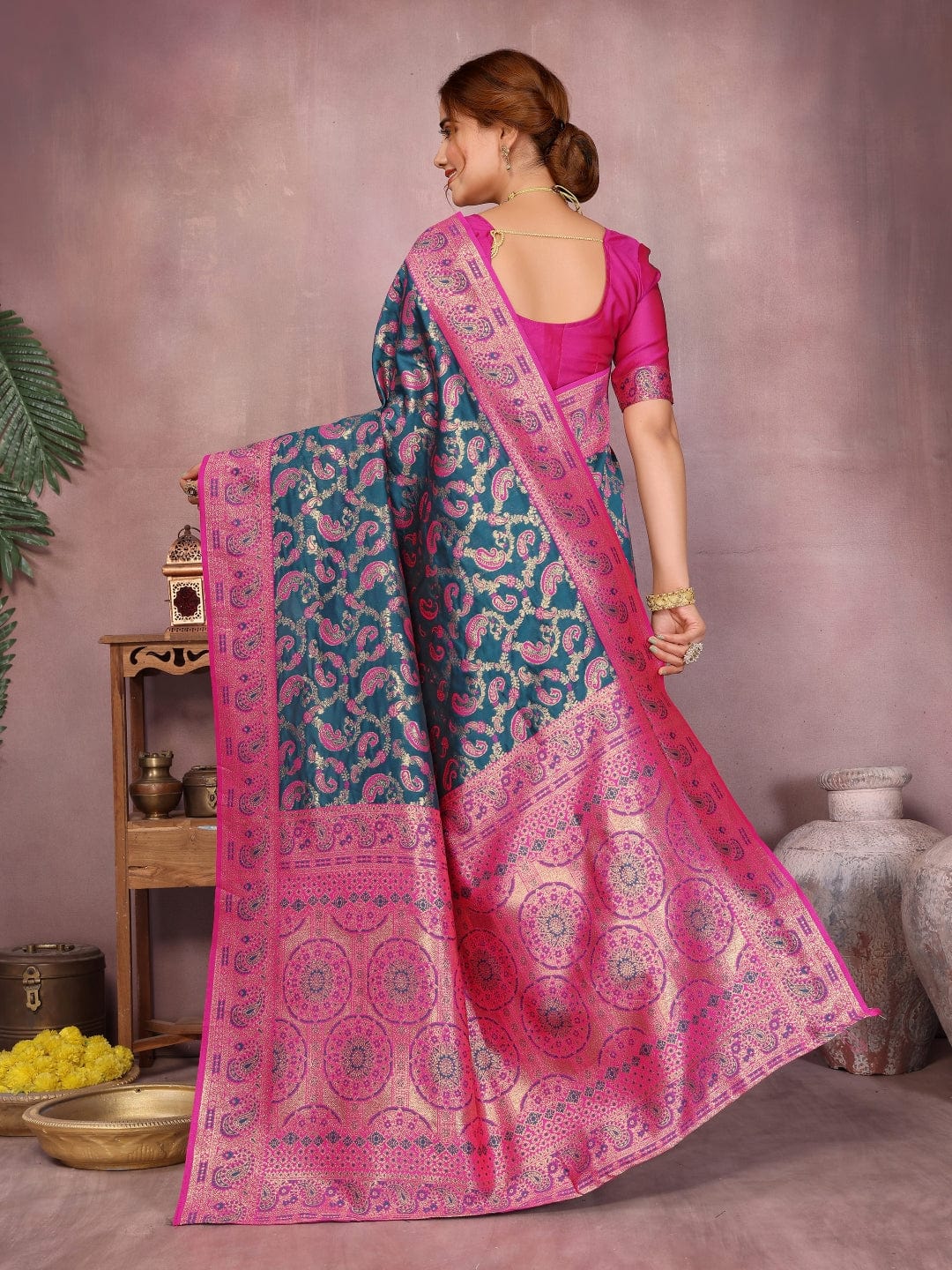Varanga Women Banarasi Saree With Blouse Piece