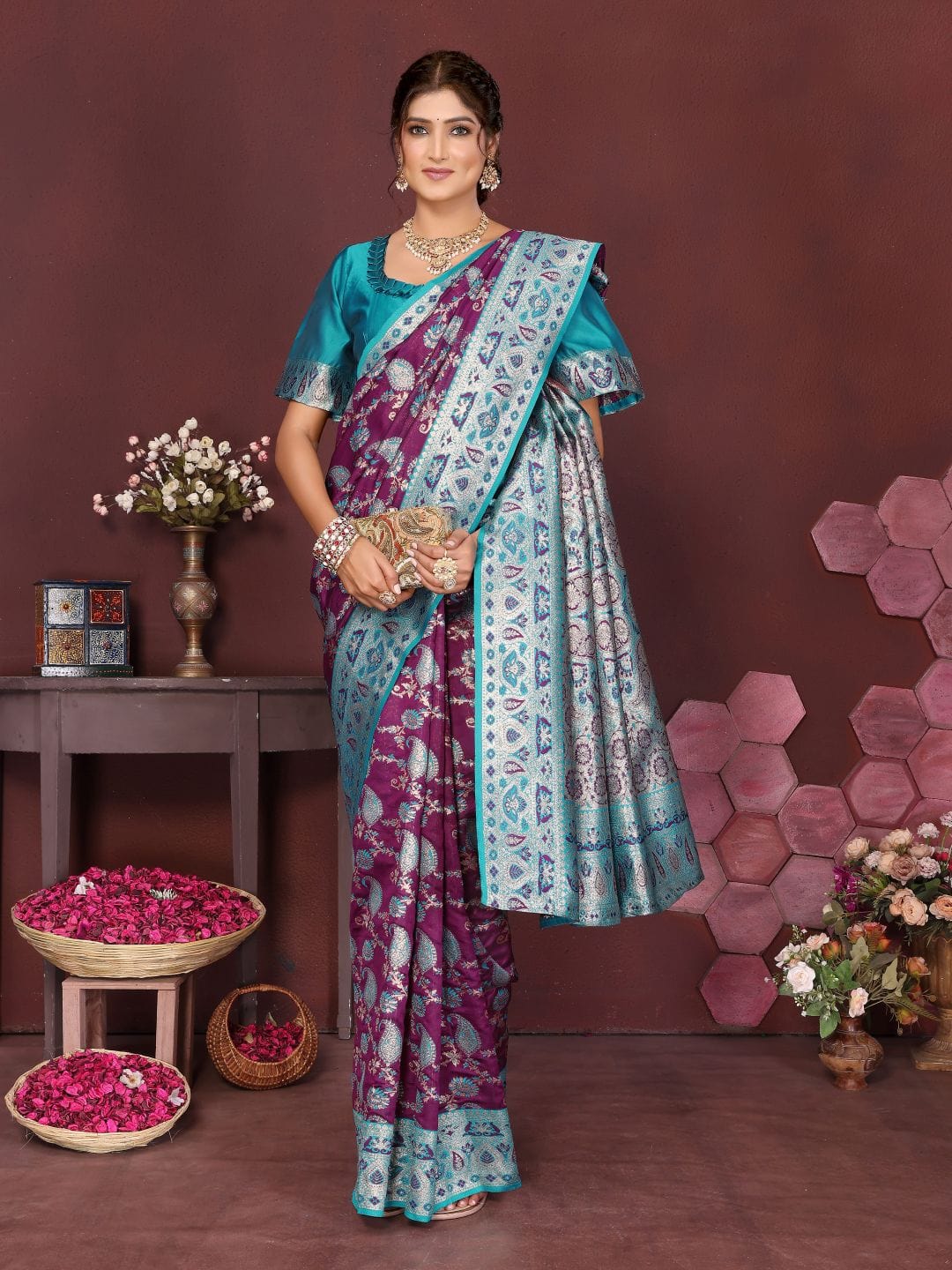 Varanga Women Banarasi Saree With Blouse Piece
