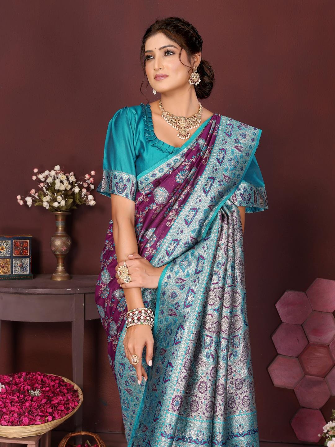 Varanga Women Banarasi Saree With Blouse Piece