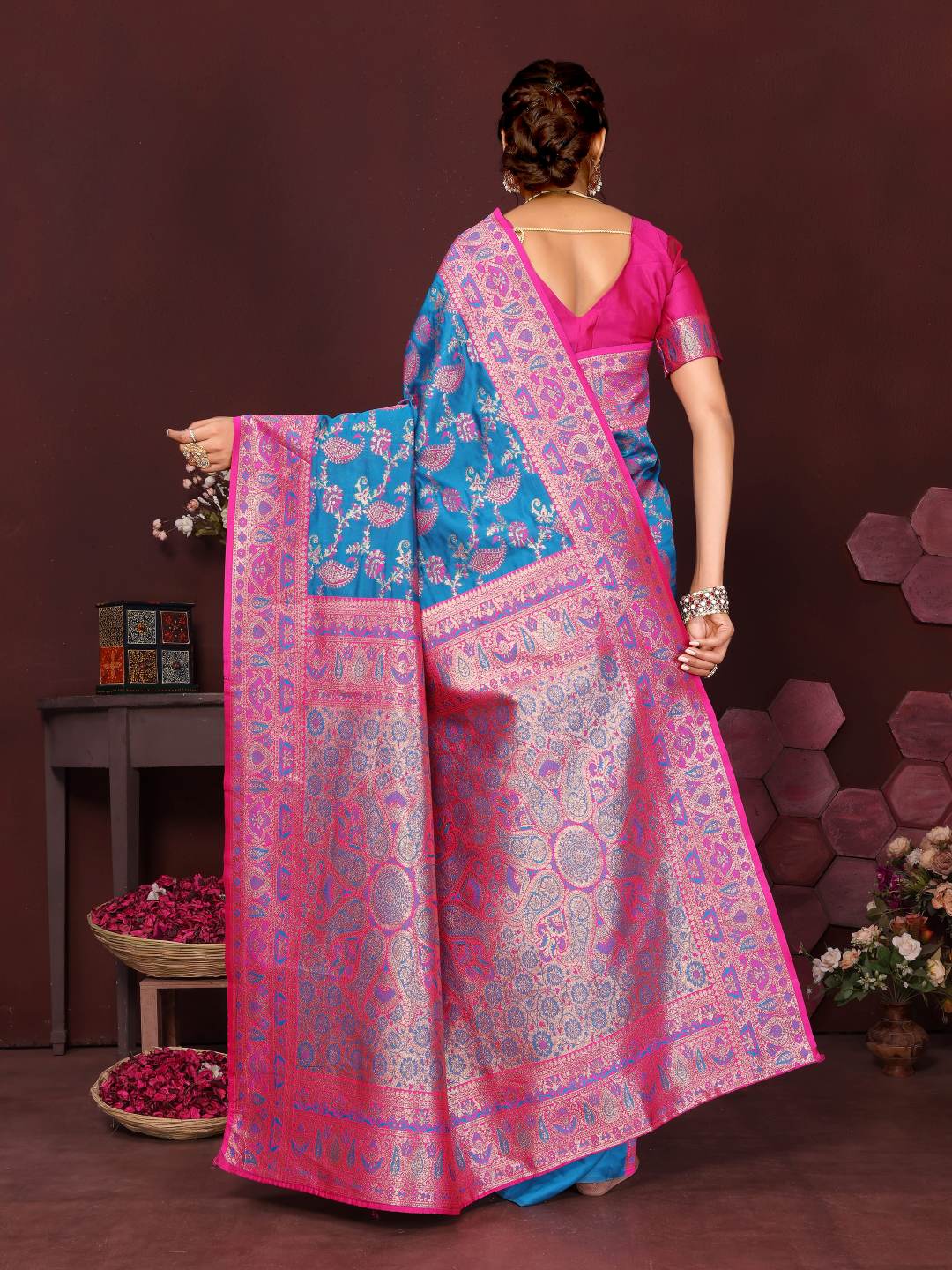 Varanga Women Banarasi Saree With Blouse Piece