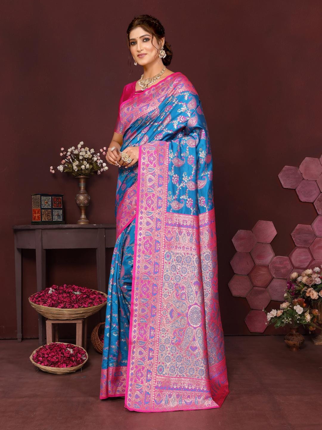 Varanga Women Banarasi Saree With Blouse Piece
