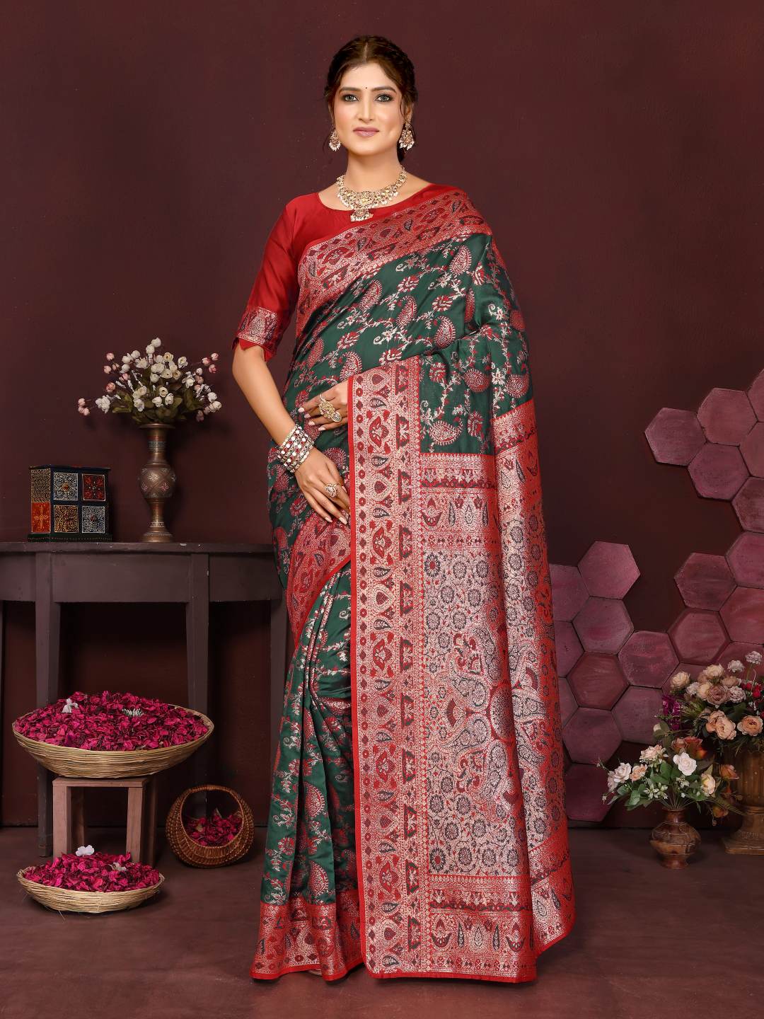 Varanga Women Banarasi Saree With Blouse Piece
