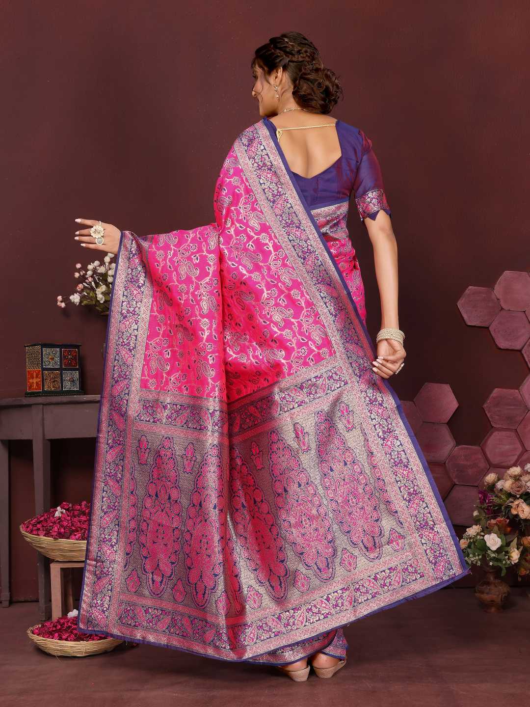 Varanga Women Banarasi Saree With Blouse Piece