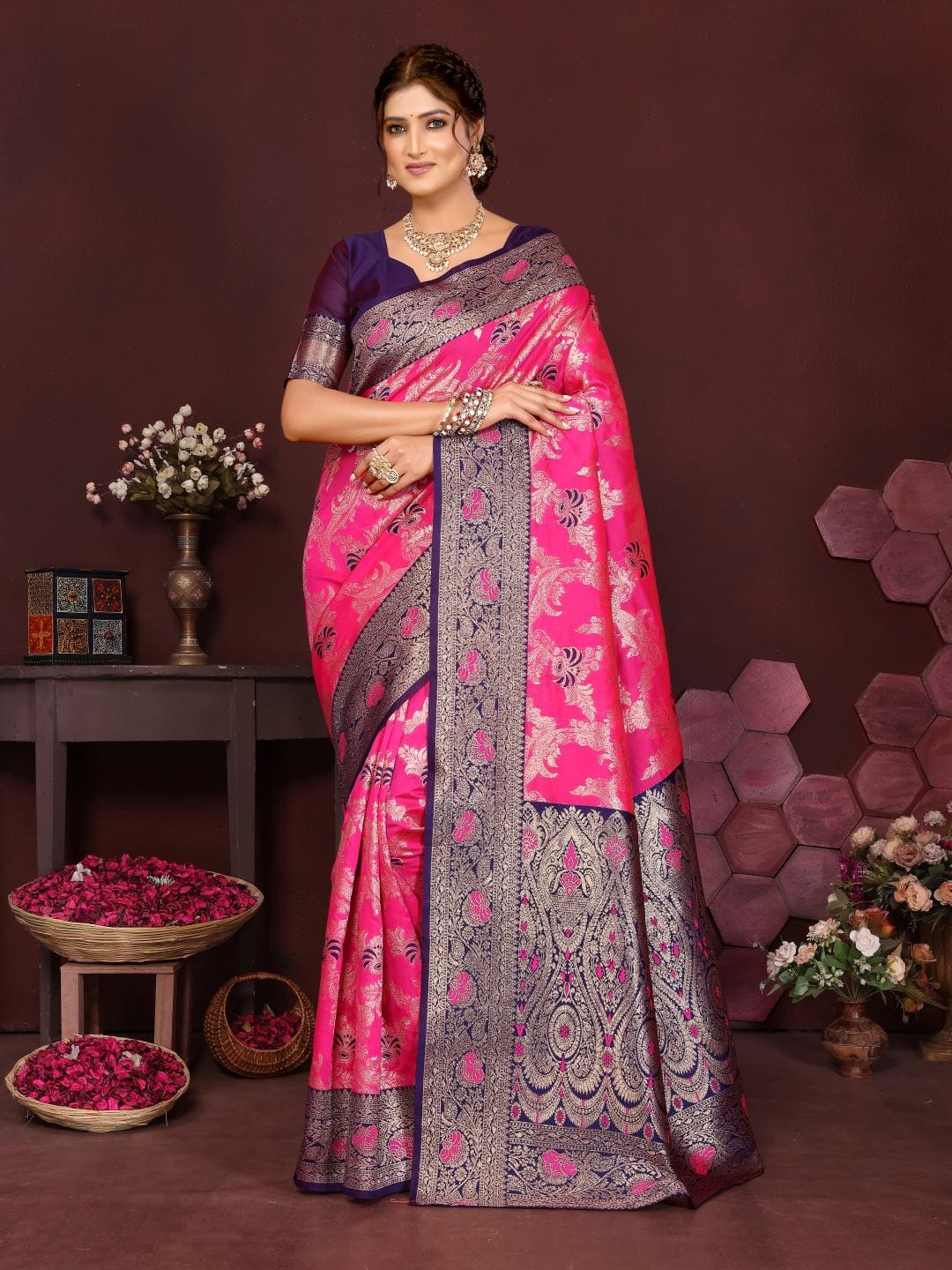 Varanga Women Banarasi Saree With Blouse Piece