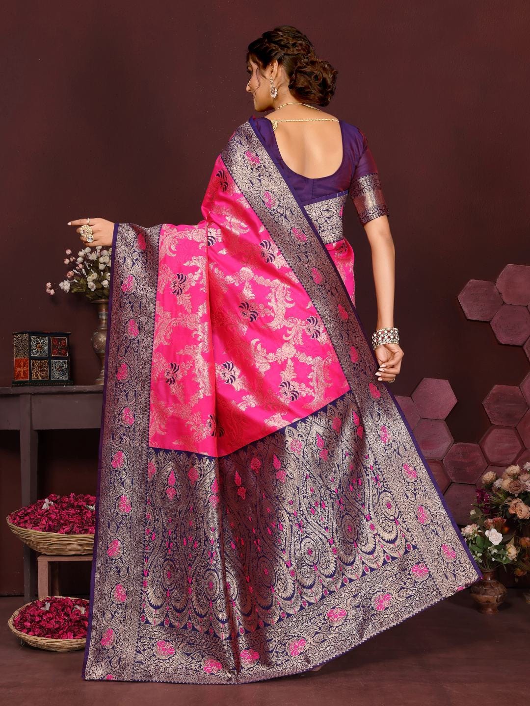 Varanga Women Banarasi Saree With Blouse Piece