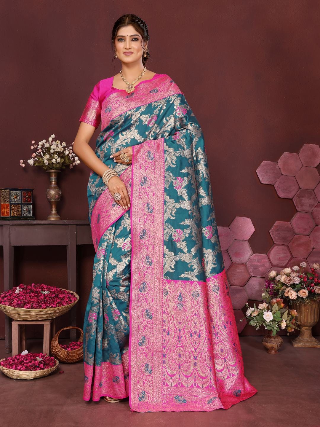 Varanga Women Banarasi Saree With Blouse Piece