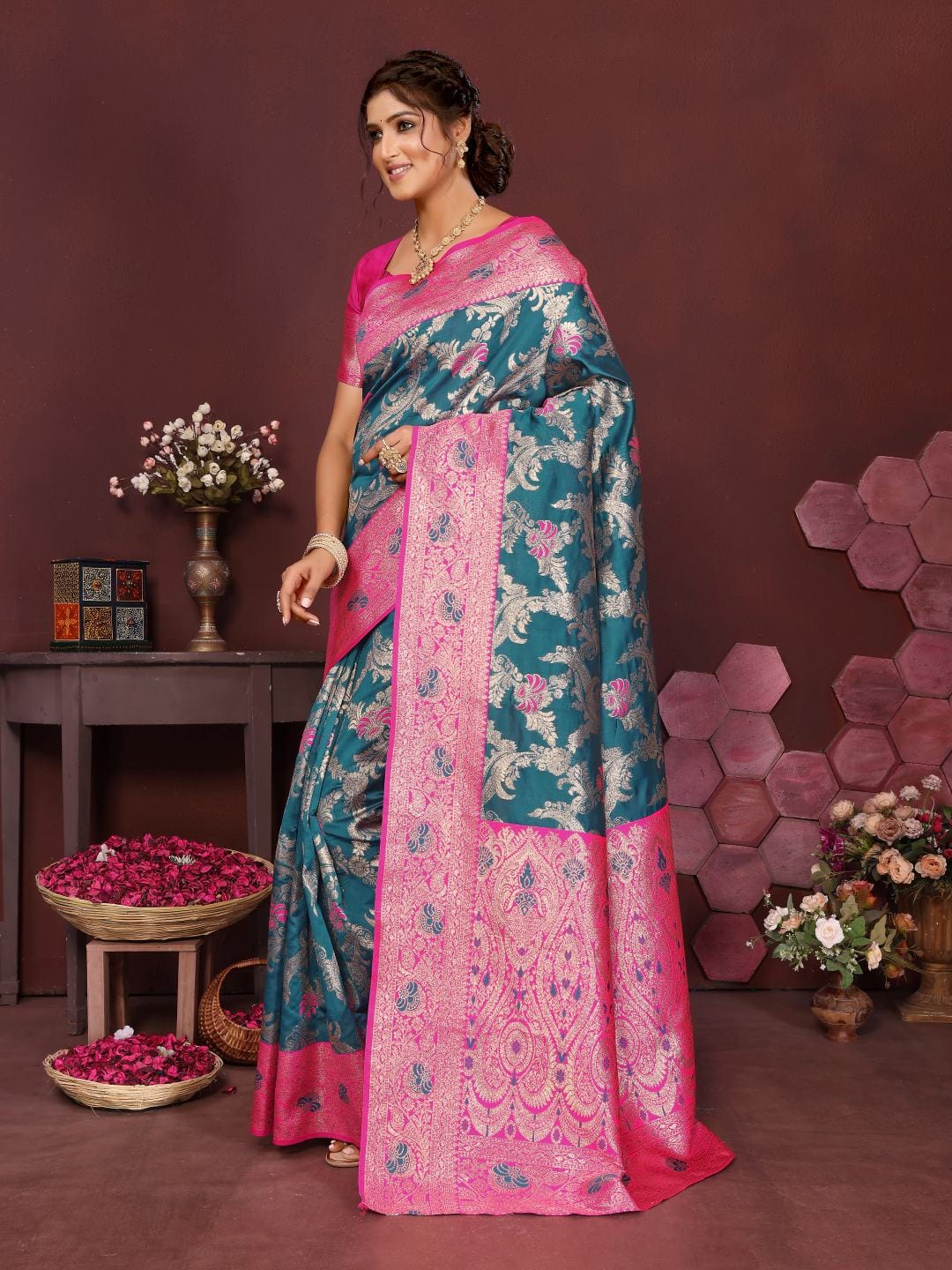Varanga Women Banarasi Saree With Blouse Piece