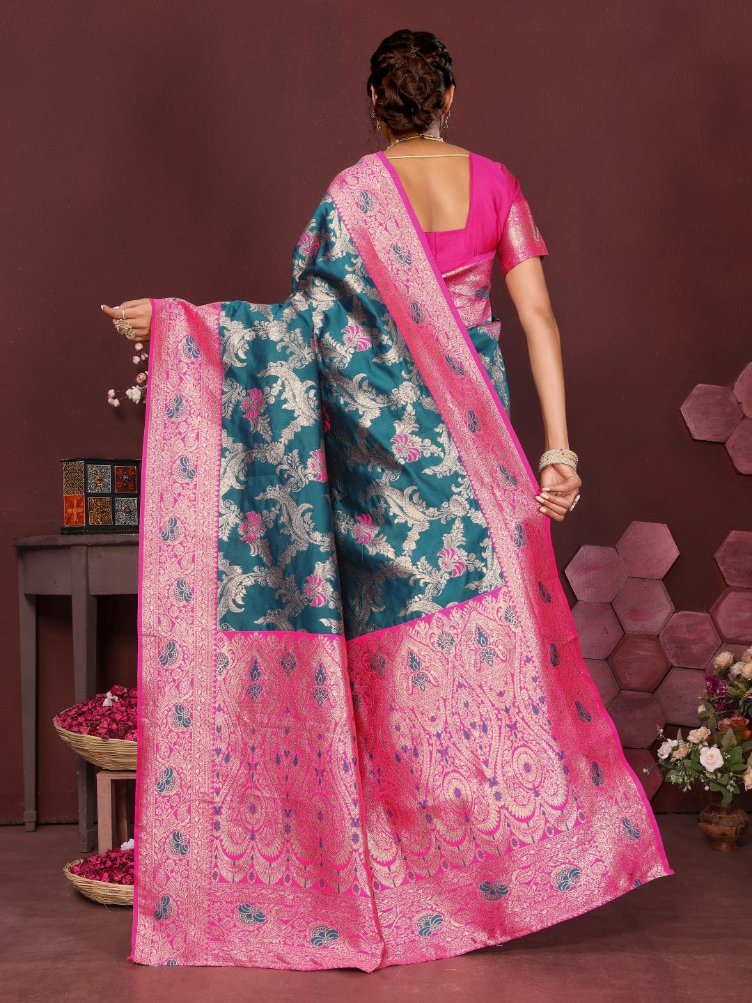 Varanga Women Banarasi Saree With Blouse Piece