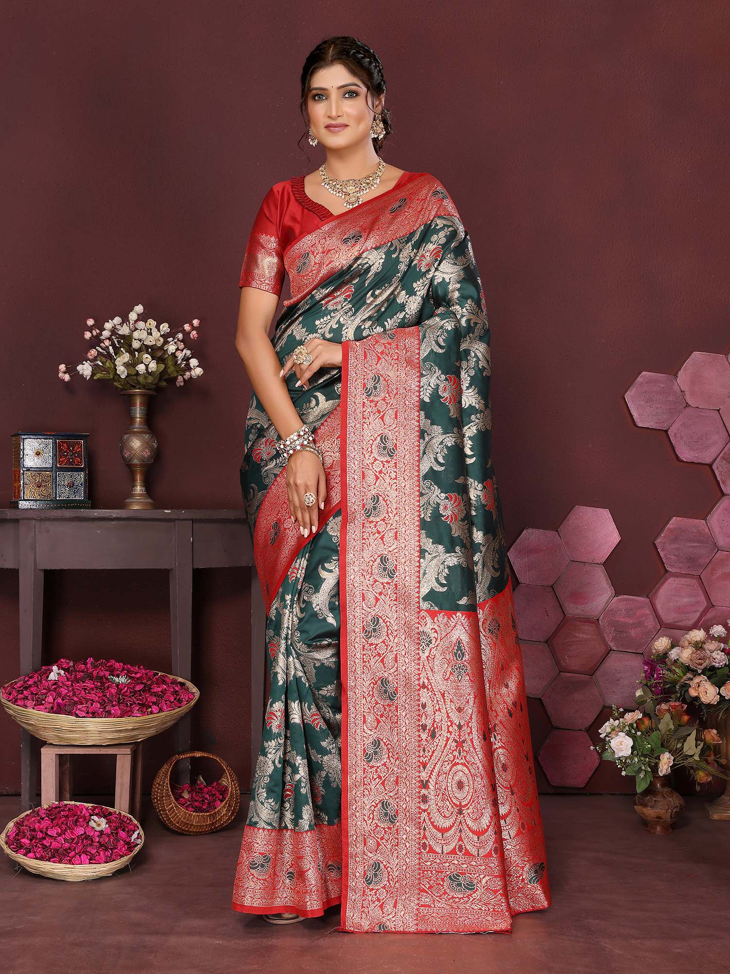 Varanga Women Banarasi Saree With Blouse Piece