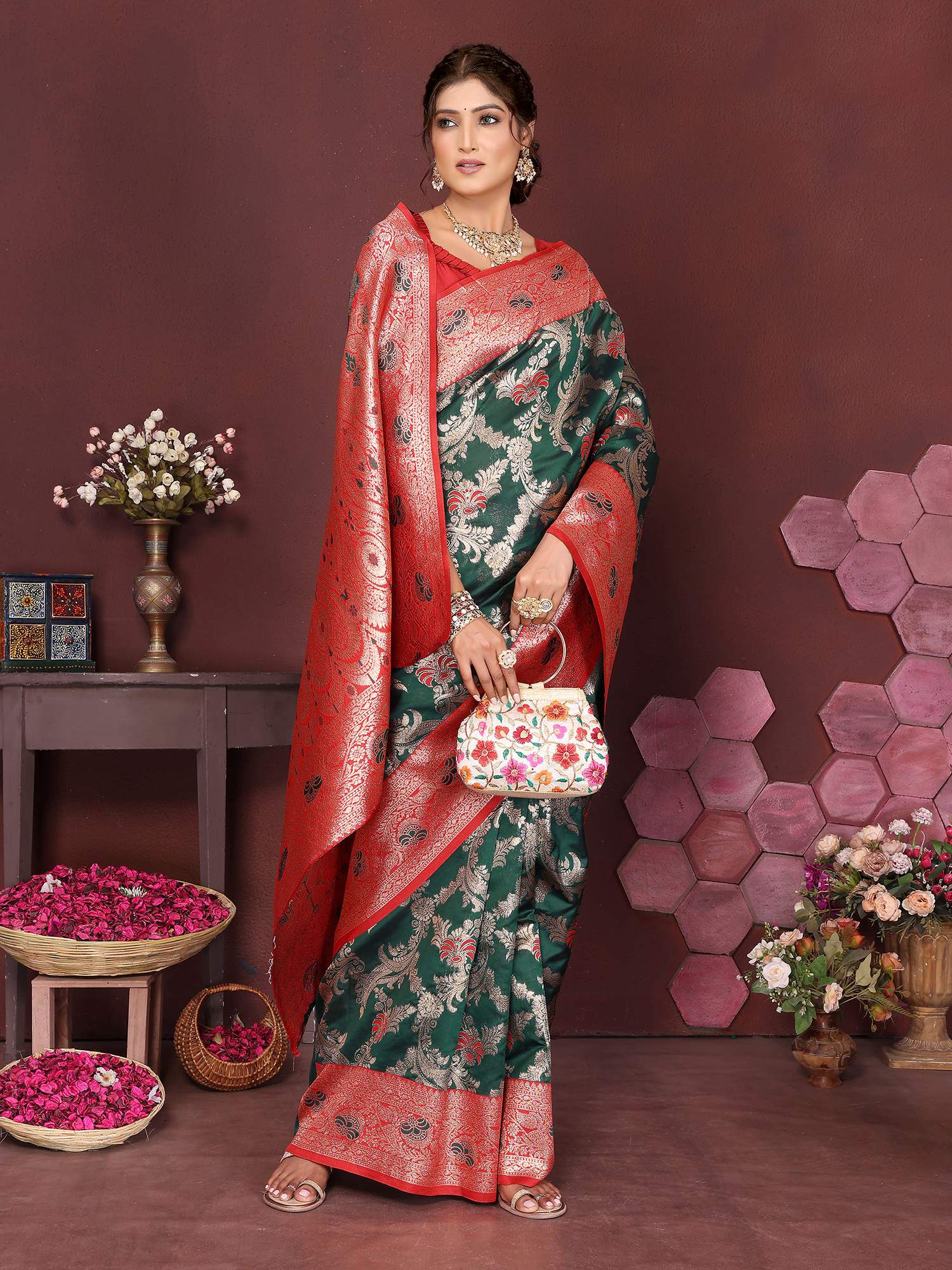 Varanga Women Banarasi Saree With Blouse Piece