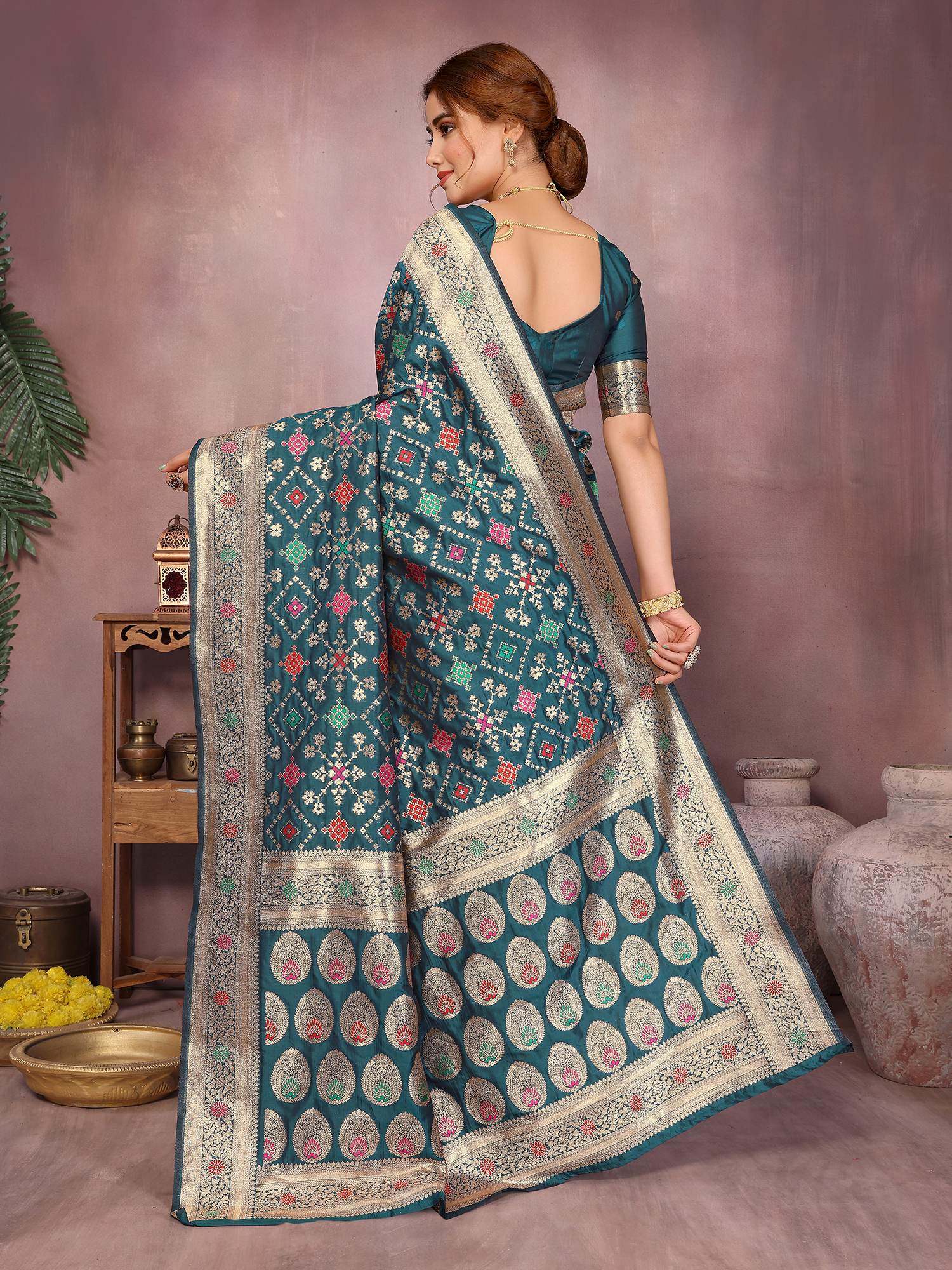Varanga Women Banarasi Saree With Blouse Piece