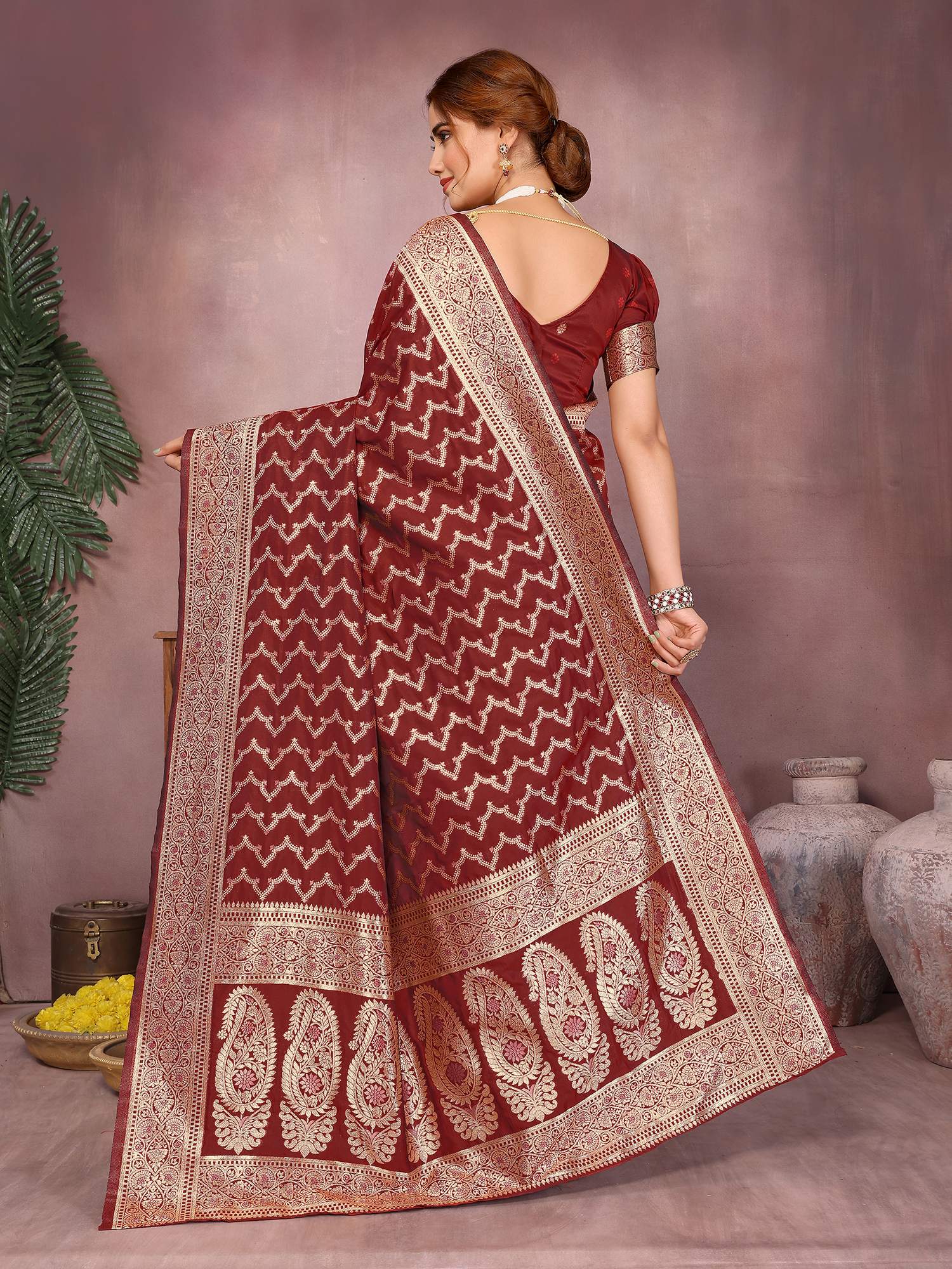 Varanga Women Banarasi Saree With Blouse Piece