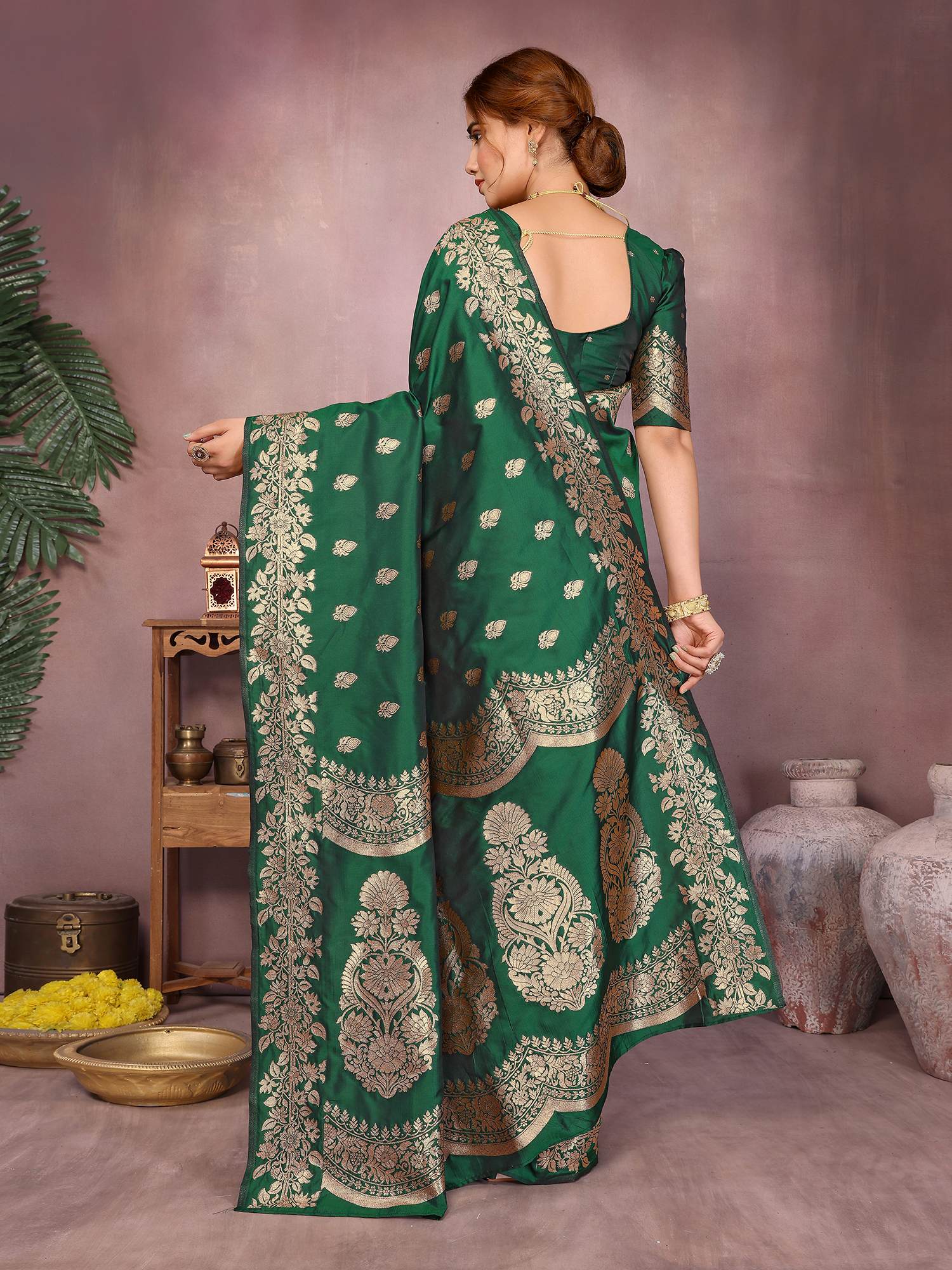 Varanga Women Banarasi Saree With Blouse Piece
