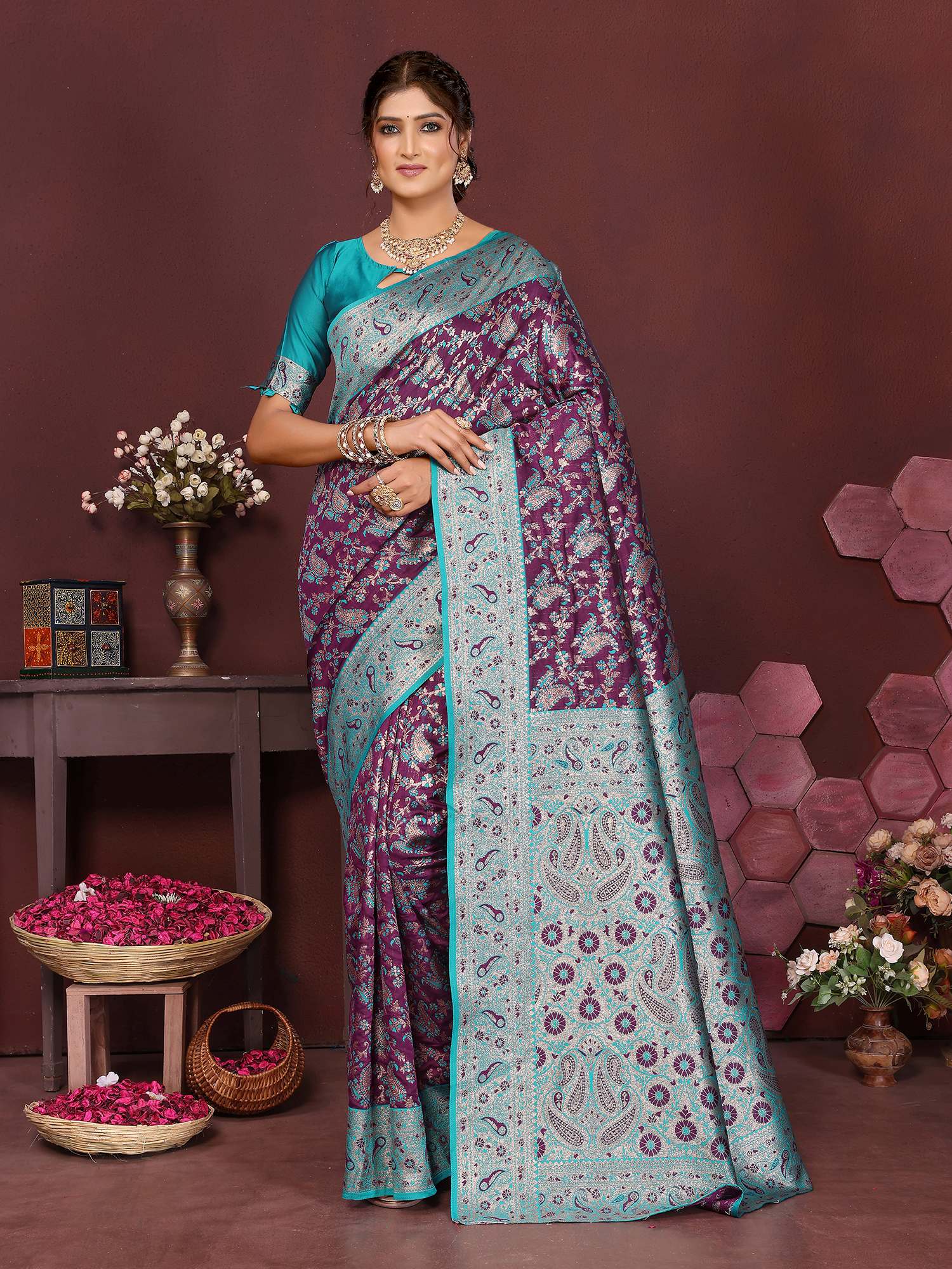Varanga Women Banarasi Saree With Blouse Piece