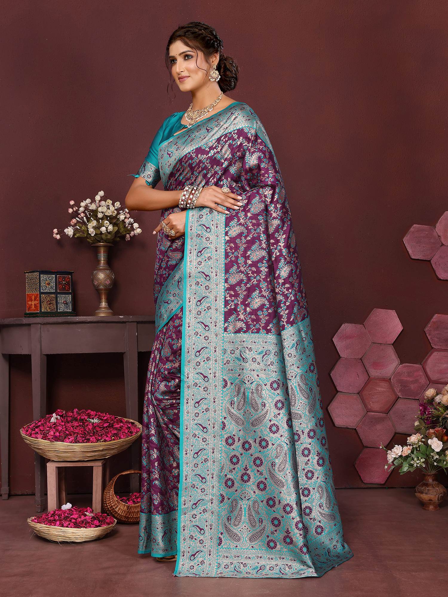 Varanga Women Banarasi Saree With Blouse Piece