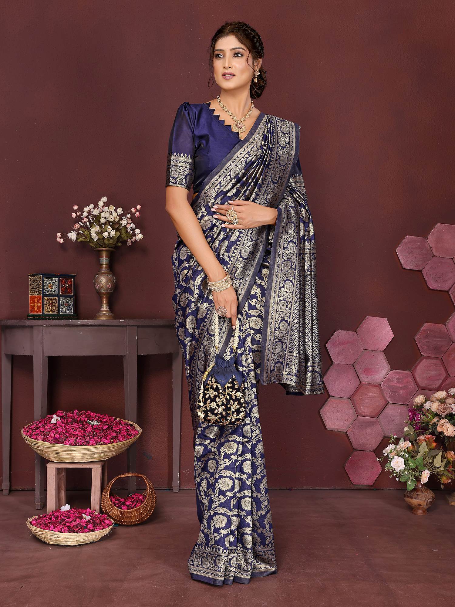 Varanga Women Banarasi Saree With Blouse Piece