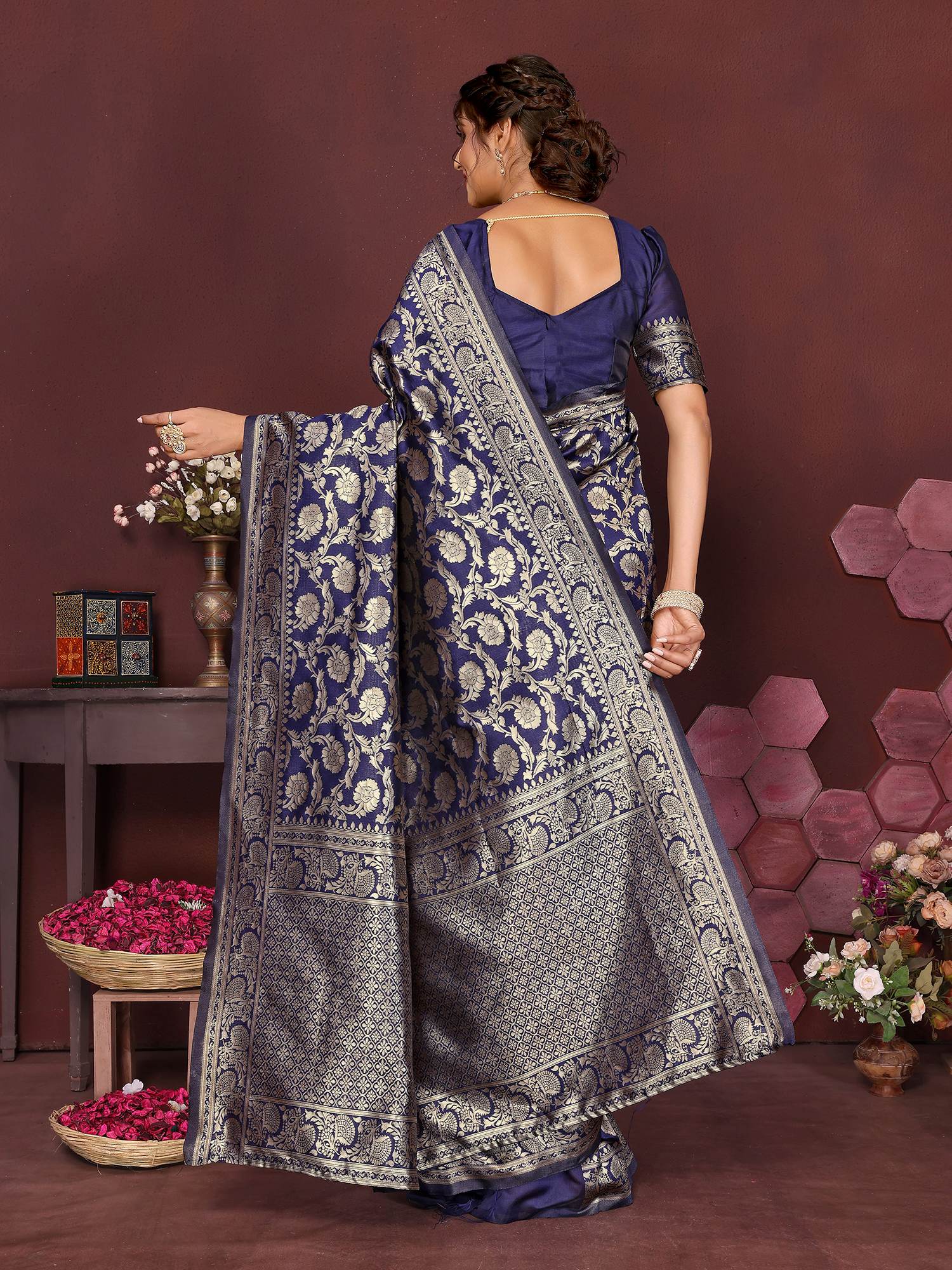 Varanga Women Banarasi Saree With Blouse Piece