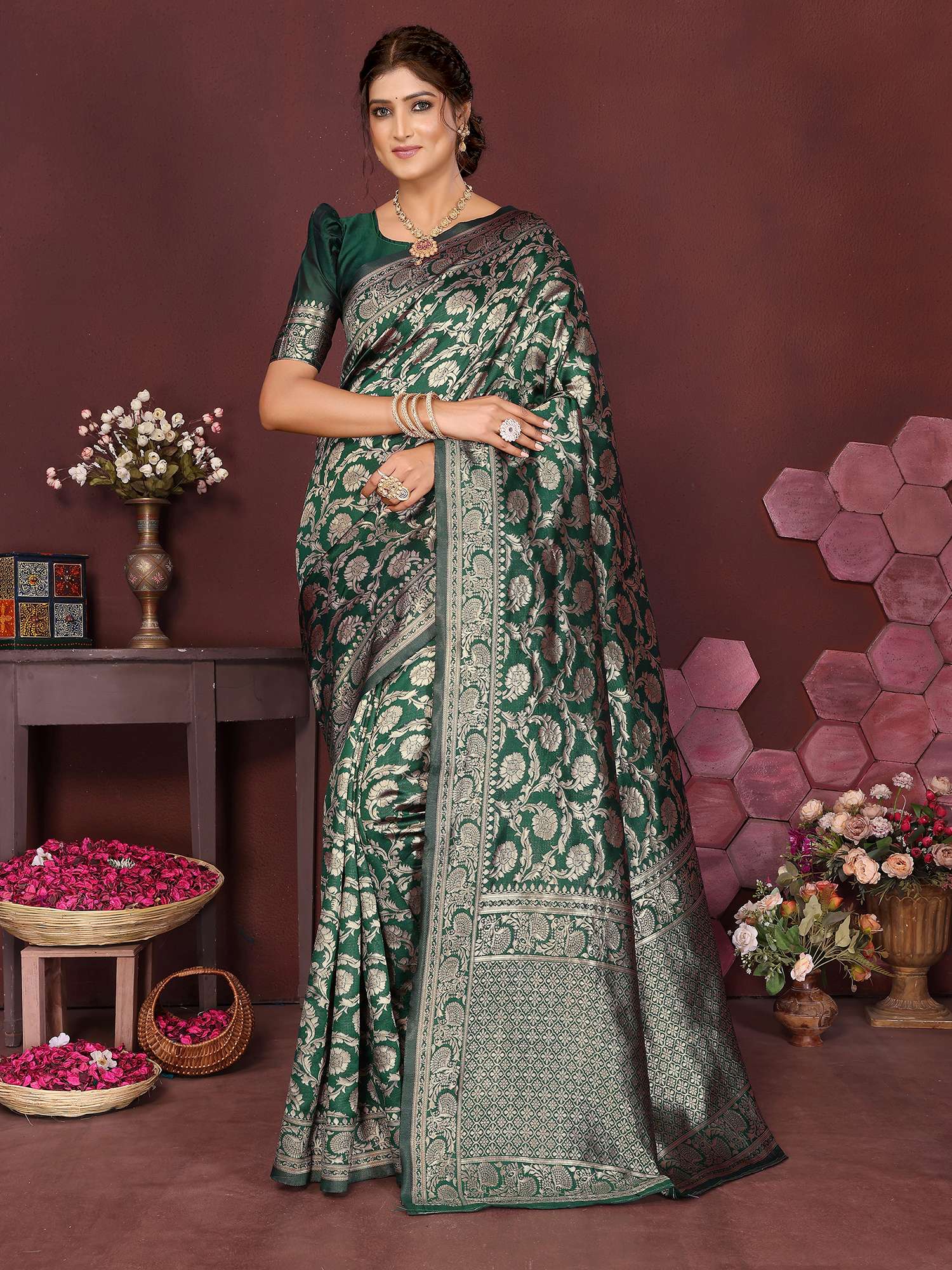 Varanga Women Banarasi Saree With Blouse Piece