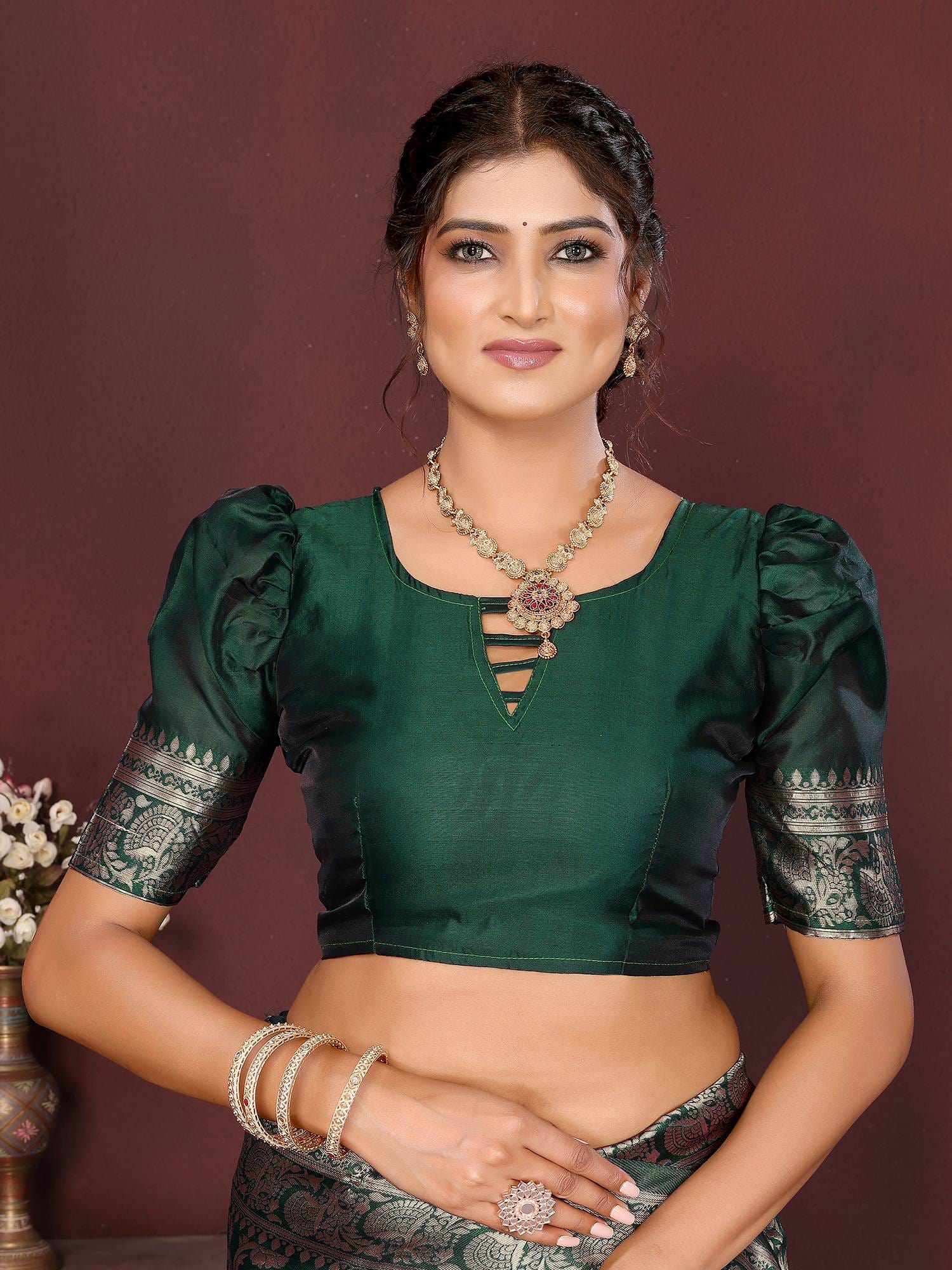 Varanga Women Banarasi Saree With Blouse Piece