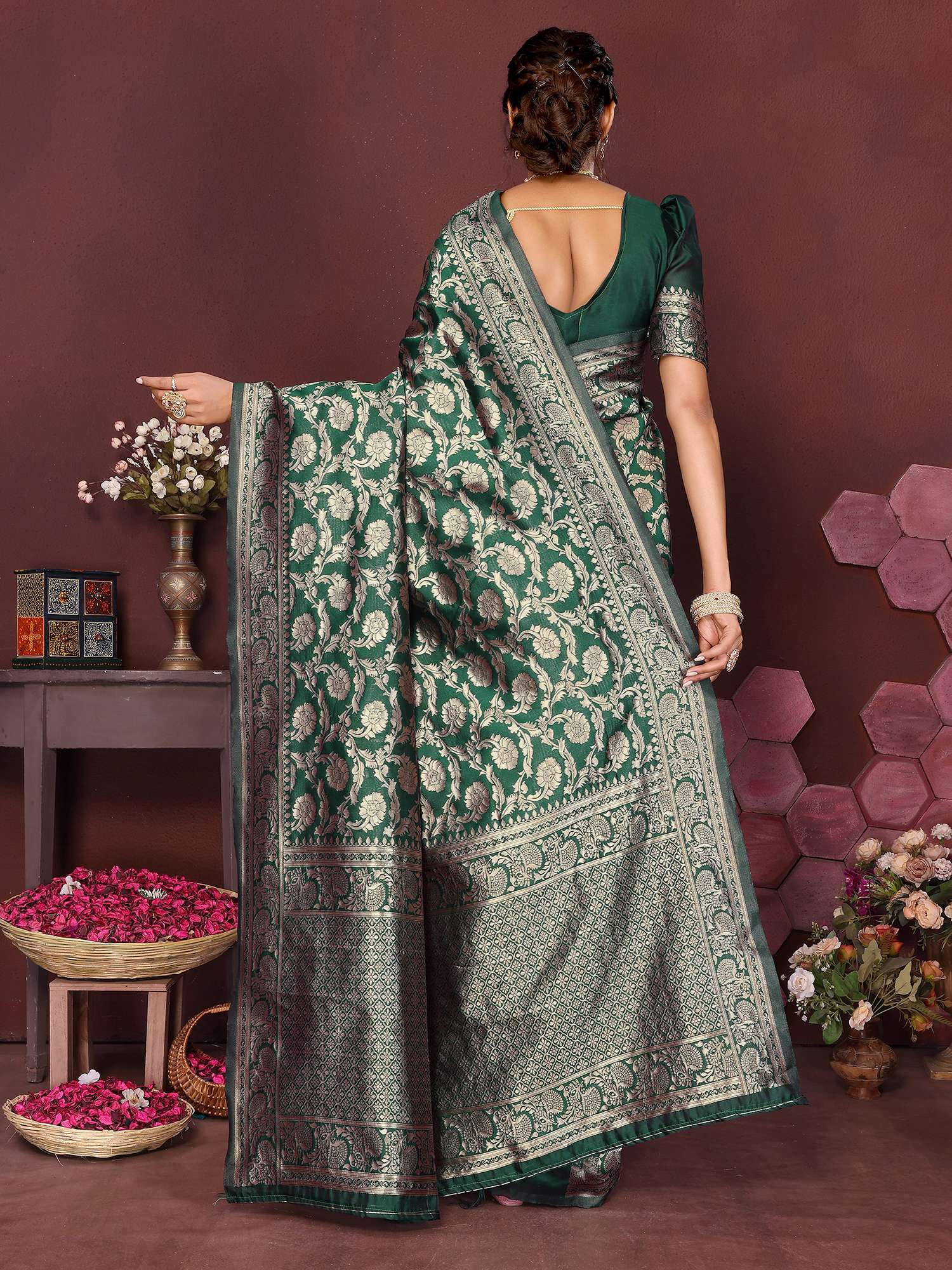 Varanga Women Banarasi Saree With Blouse Piece