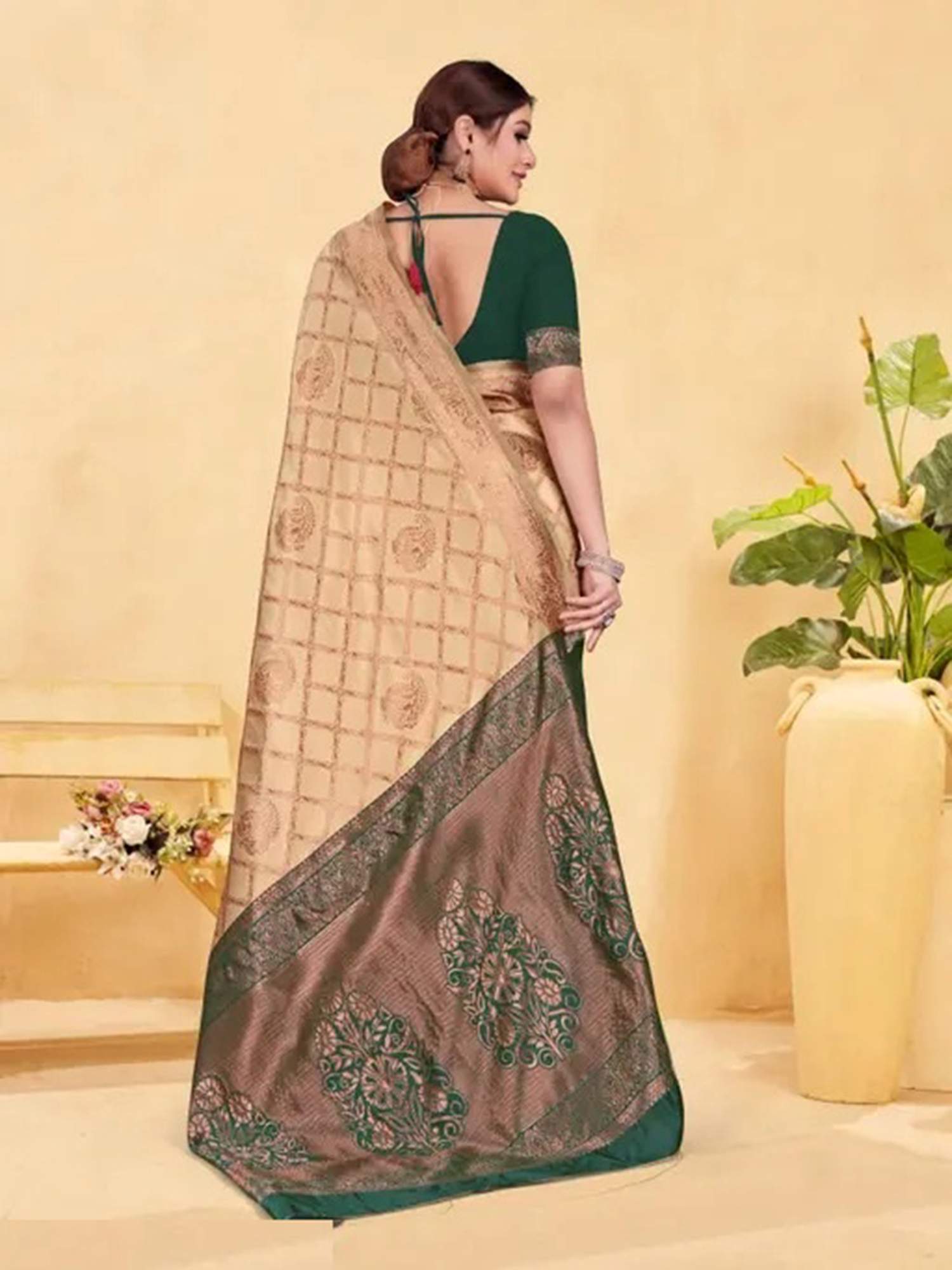 Varanga Women Banarasi Saree With Blouse Piece