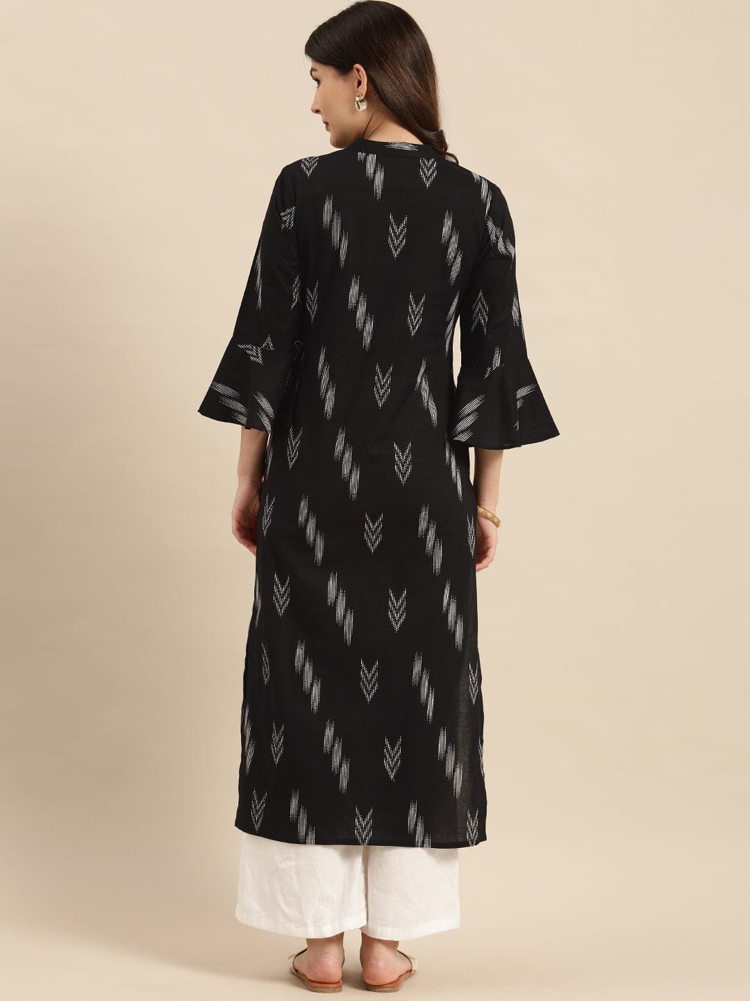 Varanga Women Black And White Abstract Printed Straight Kurta With Bell Sleeves
