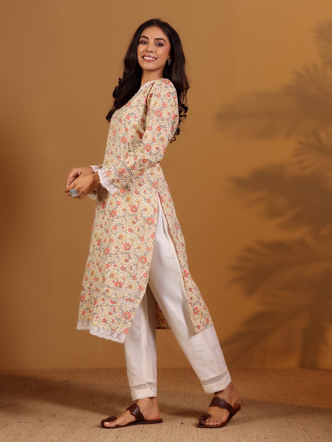 Varanga Women Off White Floral Prnted Straight Kurta