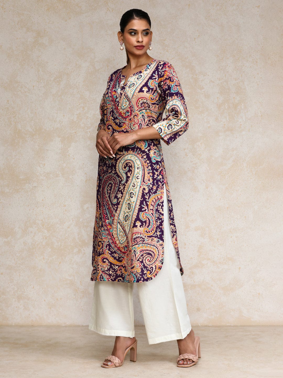 Varanga Women paisley printed three quarter sleeve Kurta