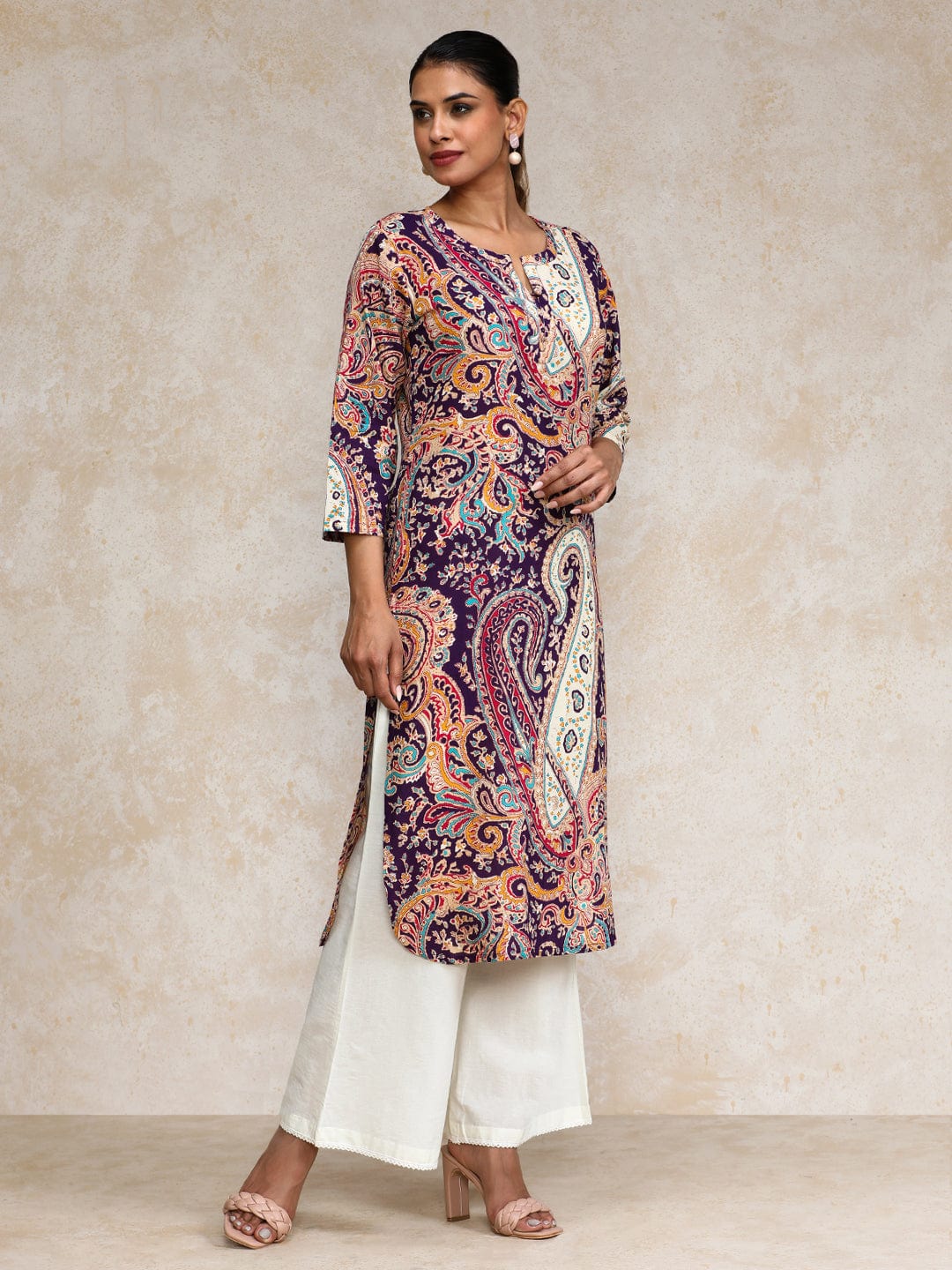 Varanga Women paisley printed three quarter sleeve Kurta
