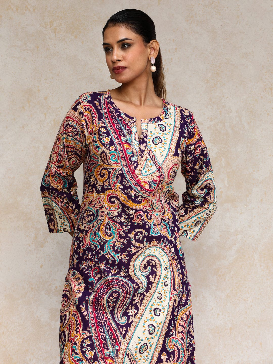 Varanga Women paisley printed three quarter sleeve Kurta
