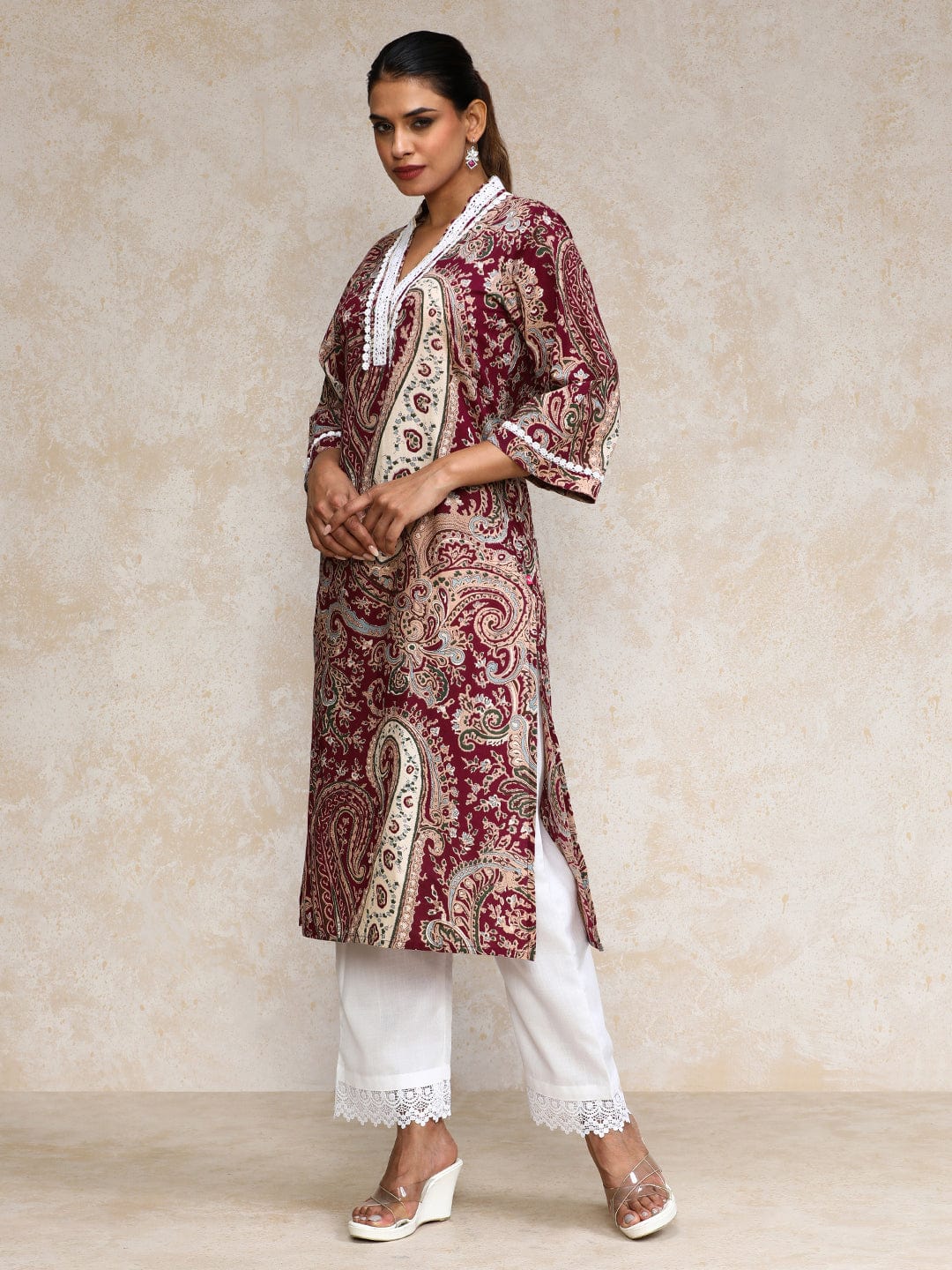 Varanga Women paisley printed three quarter sleeve Kurta