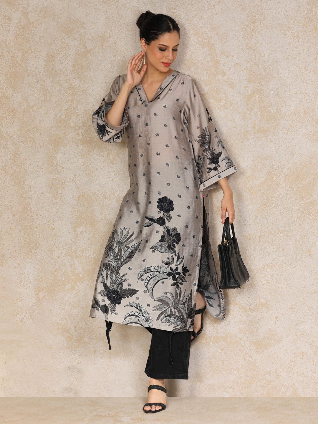 Bold Placement Floral Printed V Neck Kurta
