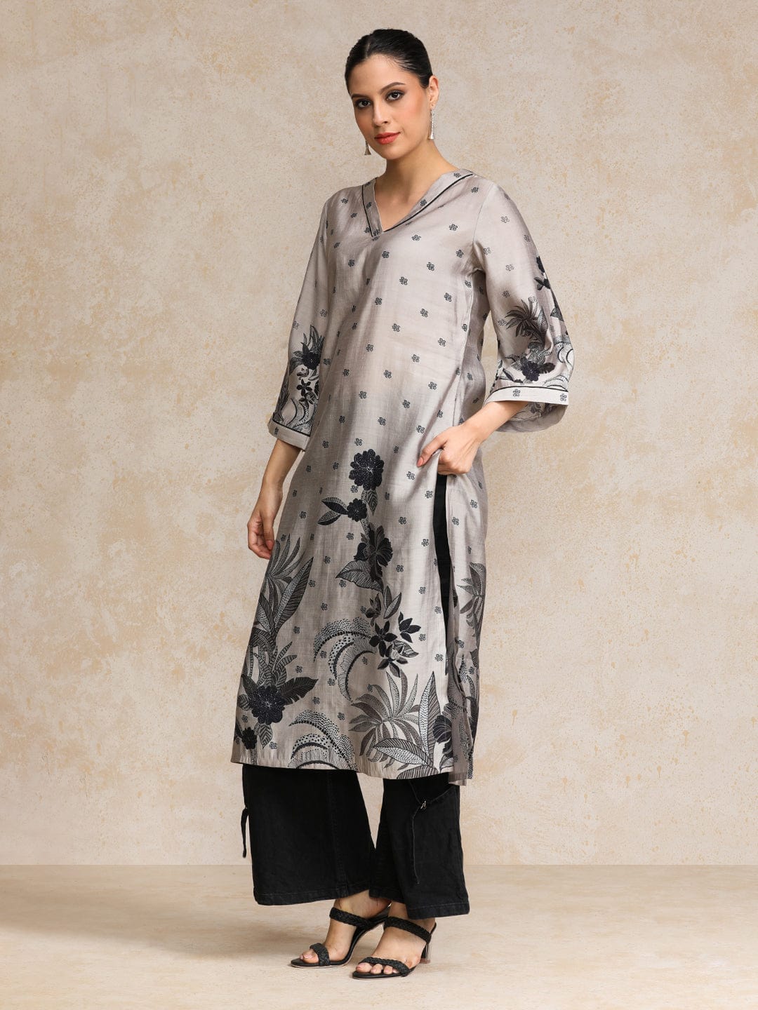 Bold Placement Floral Printed V Neck Kurta