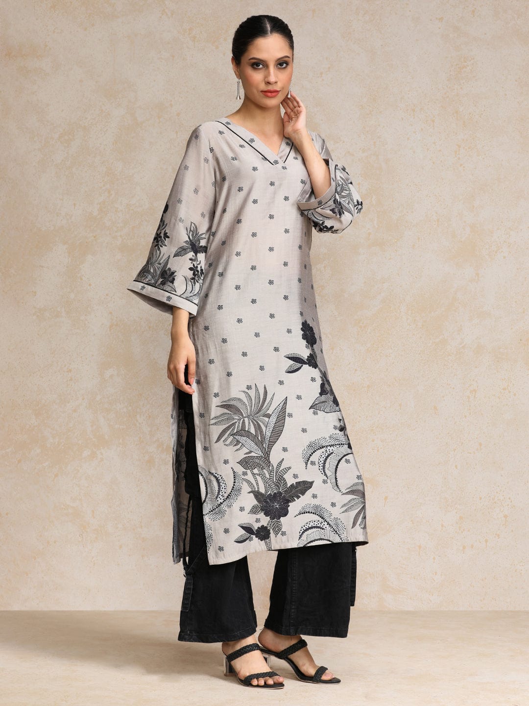 Bold Placement Floral Printed V Neck Kurta