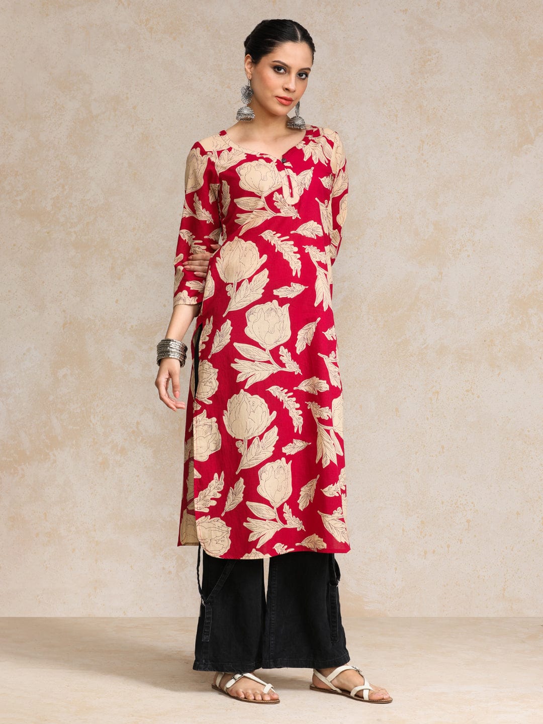 Floral Round Neck With V Detailed Round Hem Kurta