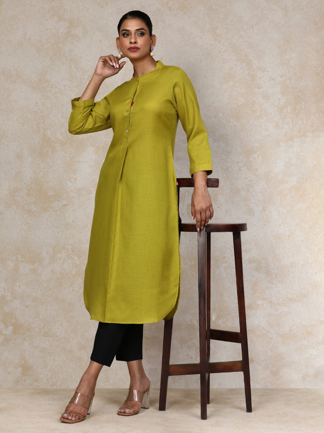 Varanga Women Apple Hem, Heart Shaped Embroidered Kurta