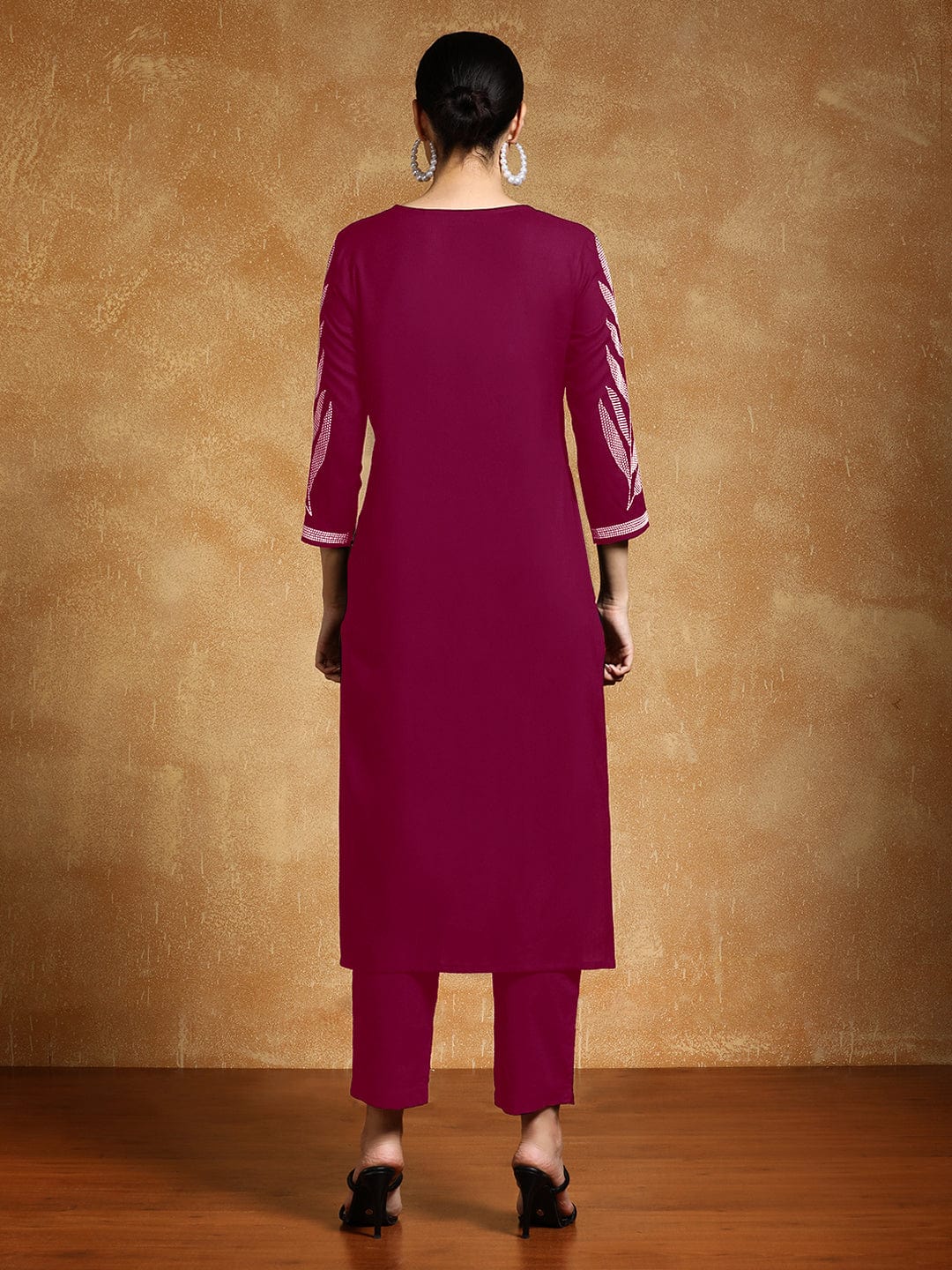 Varanga Women Thread Embroidered Floral Motif Kurta