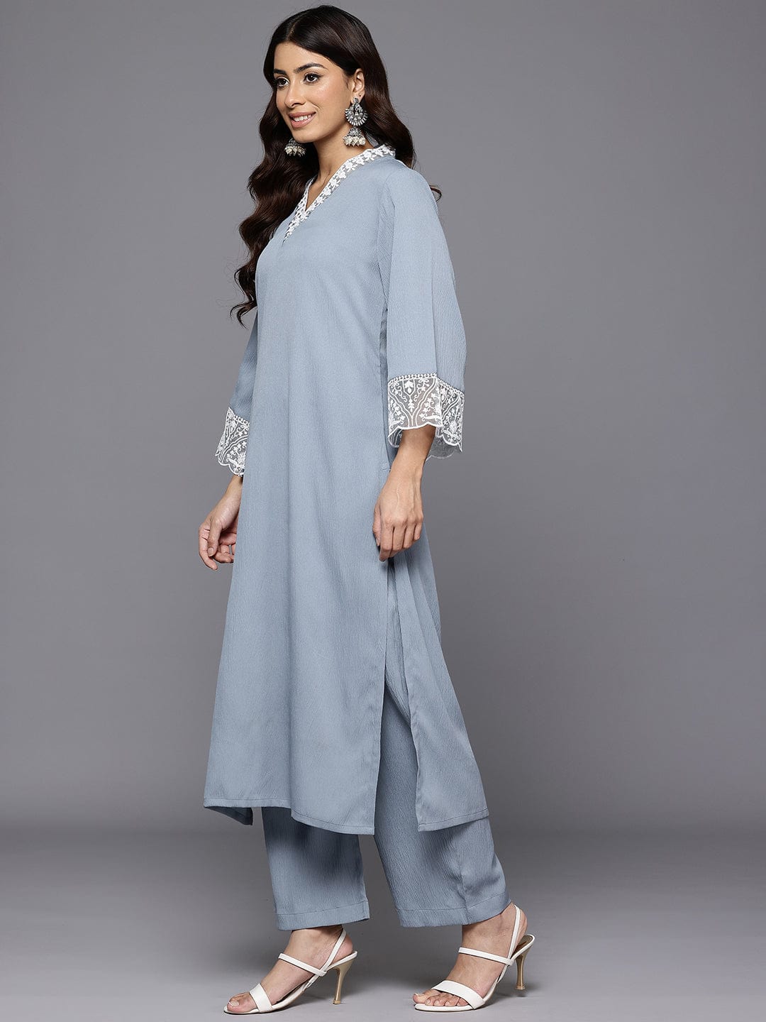 Varanga Women Thread Embroidered Organza Detailed Kurta Set