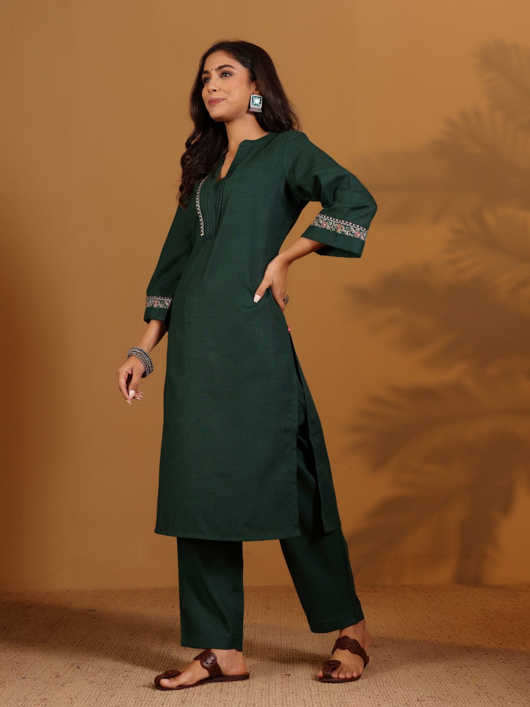 Varanga Women Green Mandarin Collar Thread Embroidered With Pleated Detailing Kurta Paired With Bottom