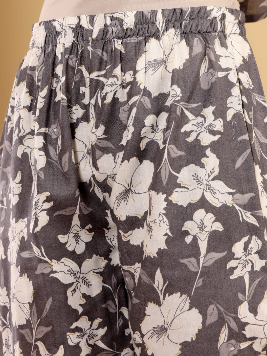 Varanga Women Floral Printed Kurta With Trouser