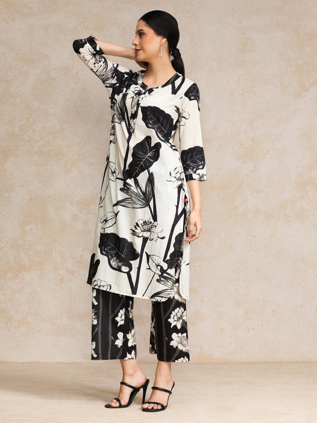 Varanga Floral Printed Apple Hem Kurta With Trouser