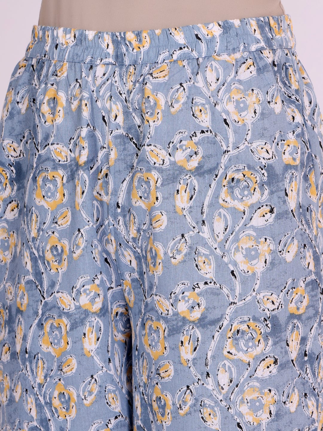 Varanga Women Ethnic Floral Printed V Neck A Line Kurta With Trouser